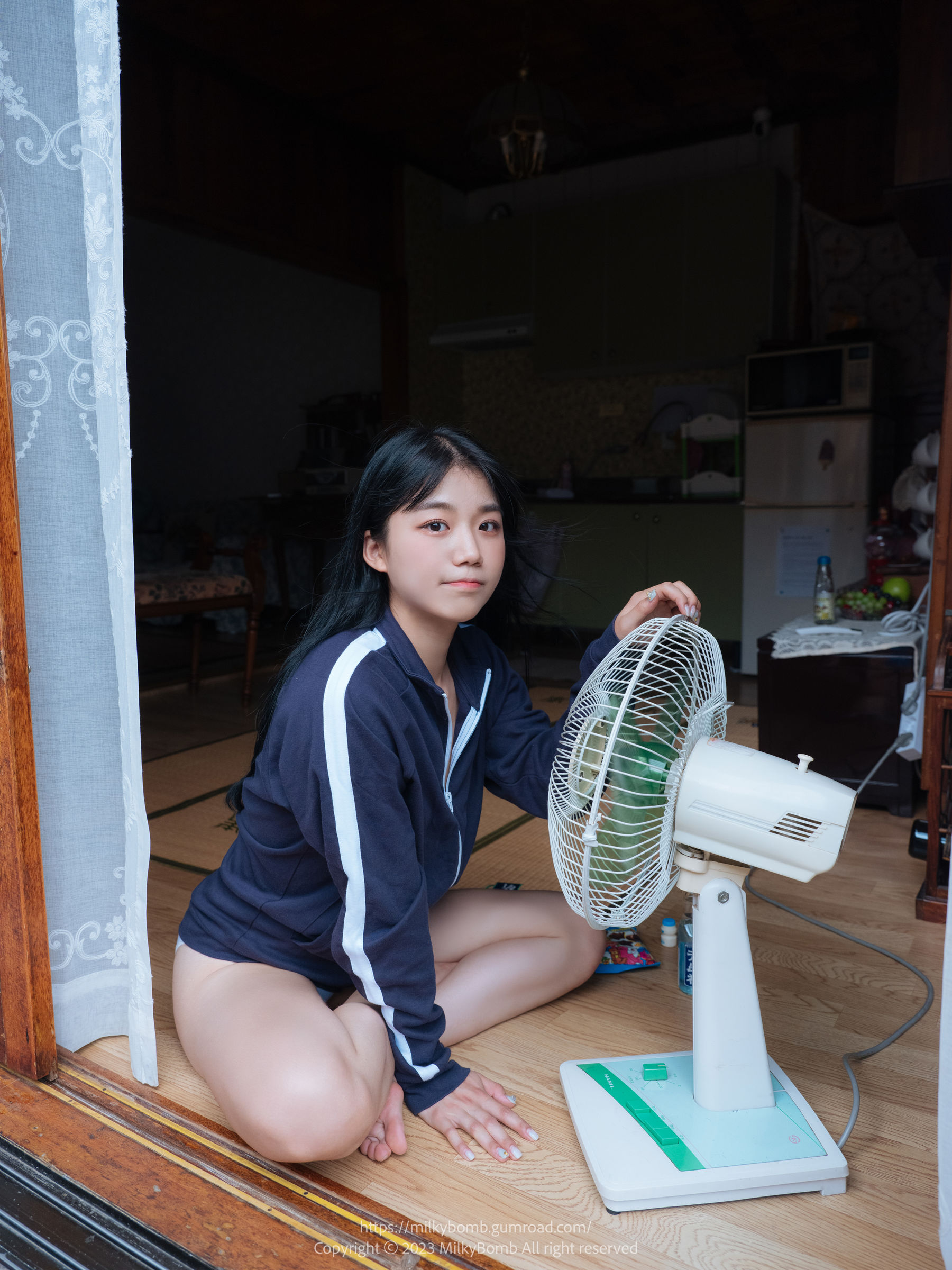 [MilkyBomb] Yui - No.003 Tracksuit