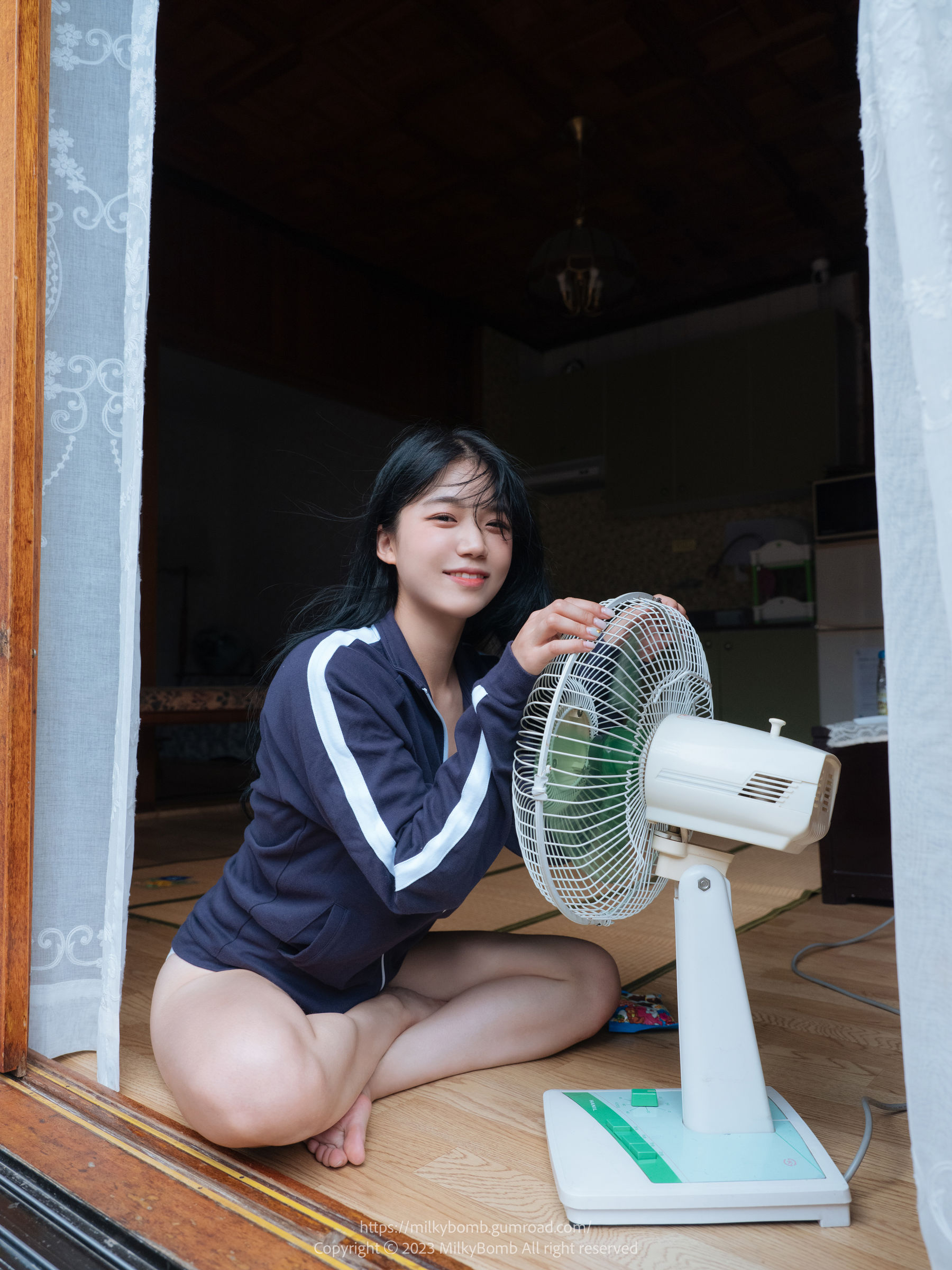[MilkyBomb] Yui - No.003 Tracksuit