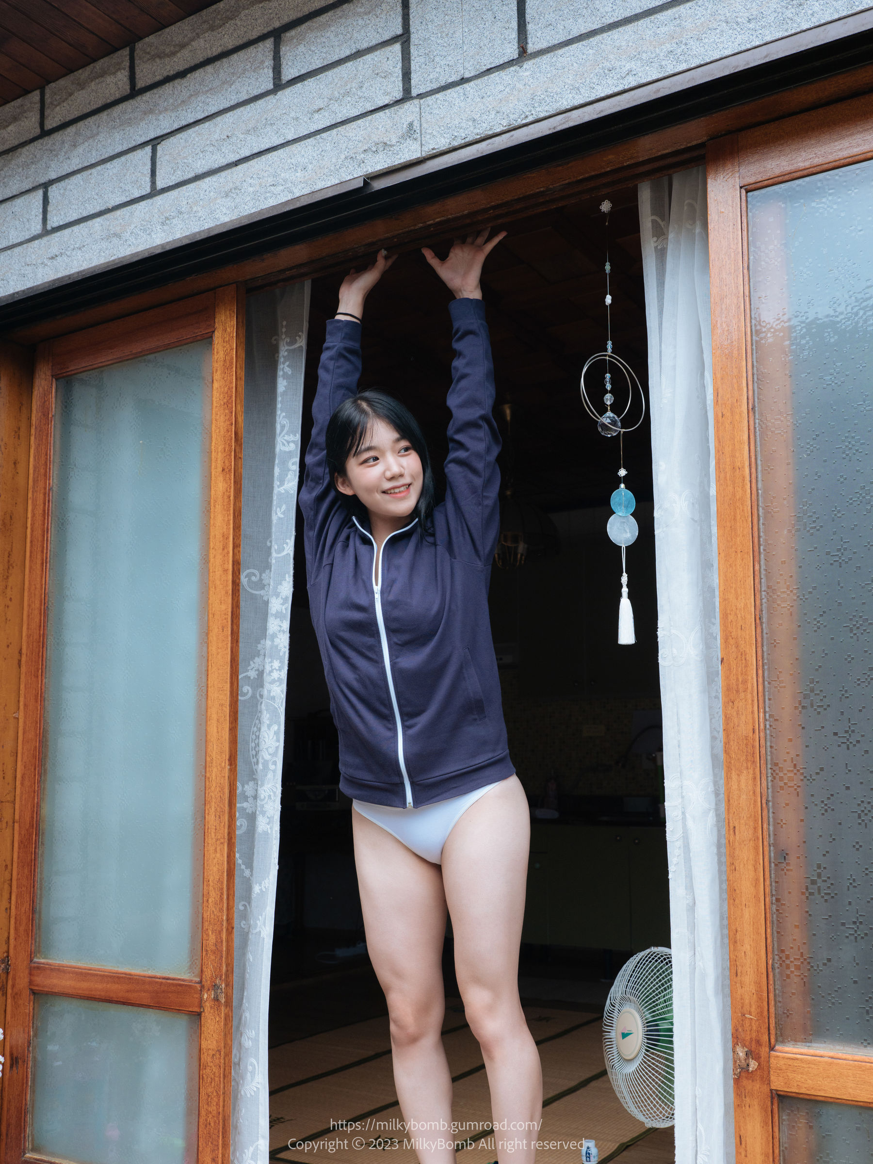 [MilkyBomb] Yui - No.003 Tracksuit