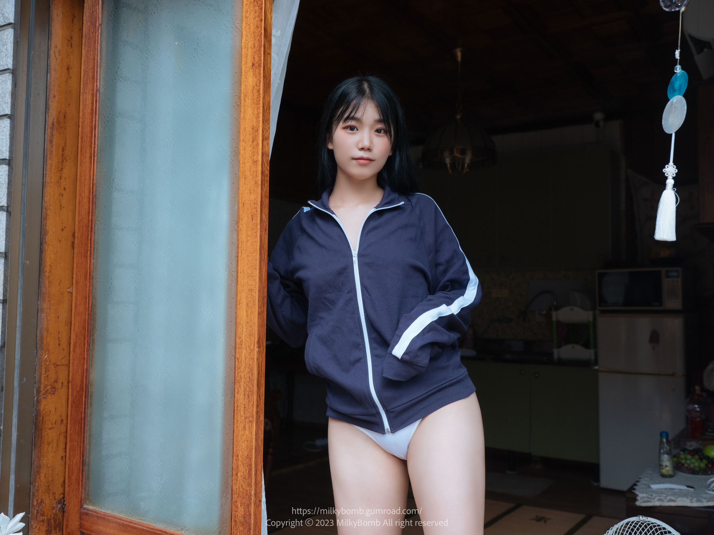 [MilkyBomb] Yui - No.003 Tracksuit