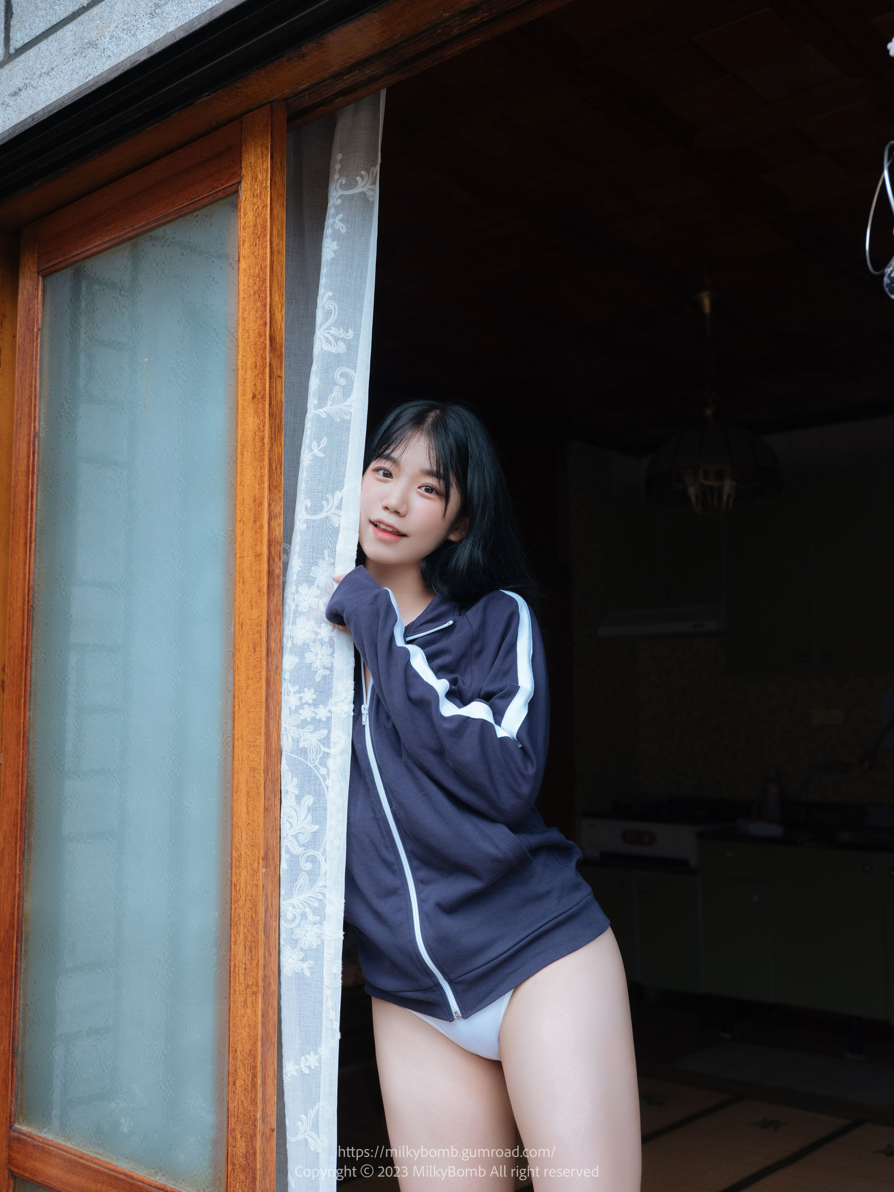 [MilkyBomb] Yui - No.003 Tracksuit