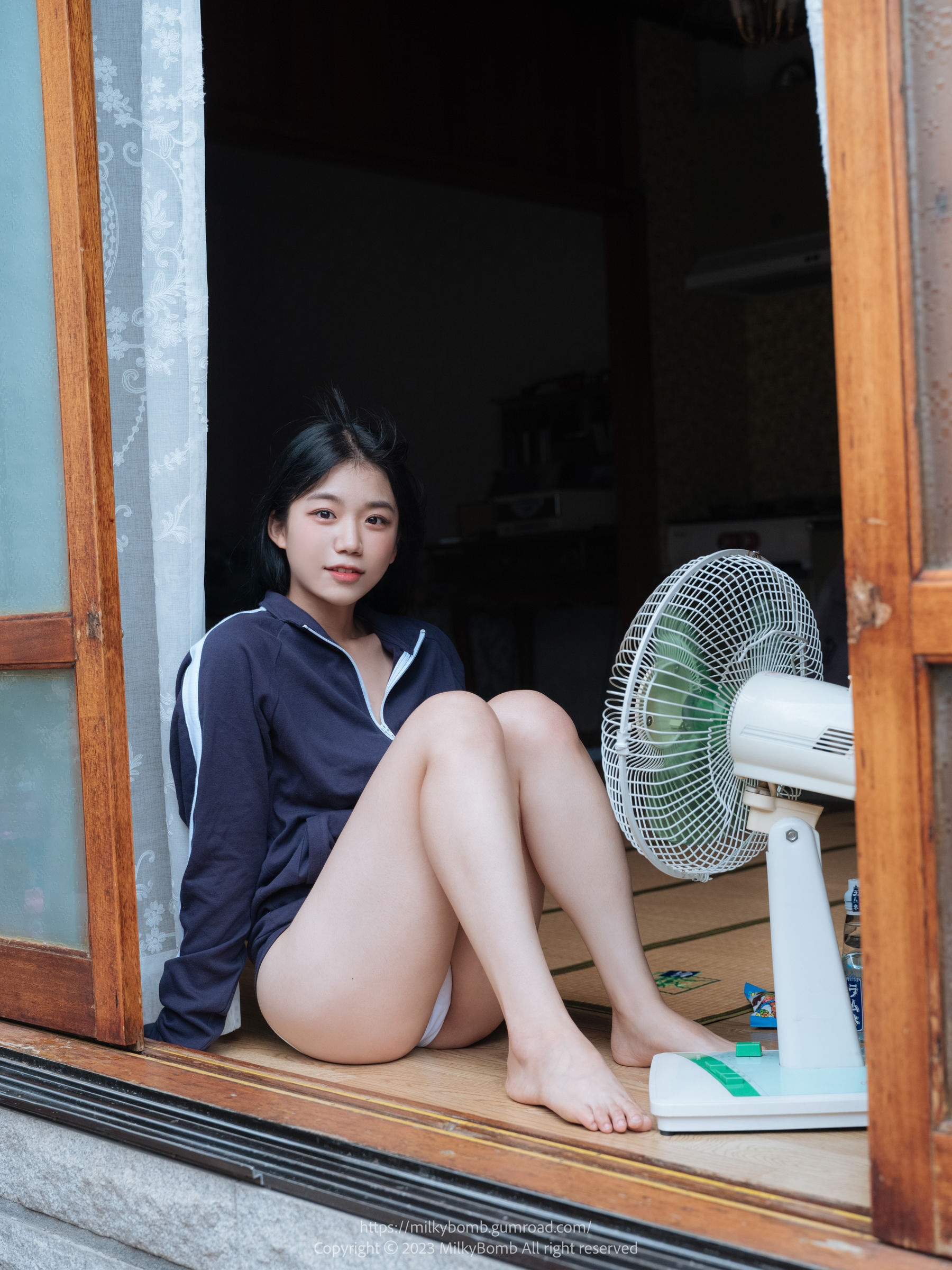 [MilkyBomb] Yui - No.003 Tracksuit