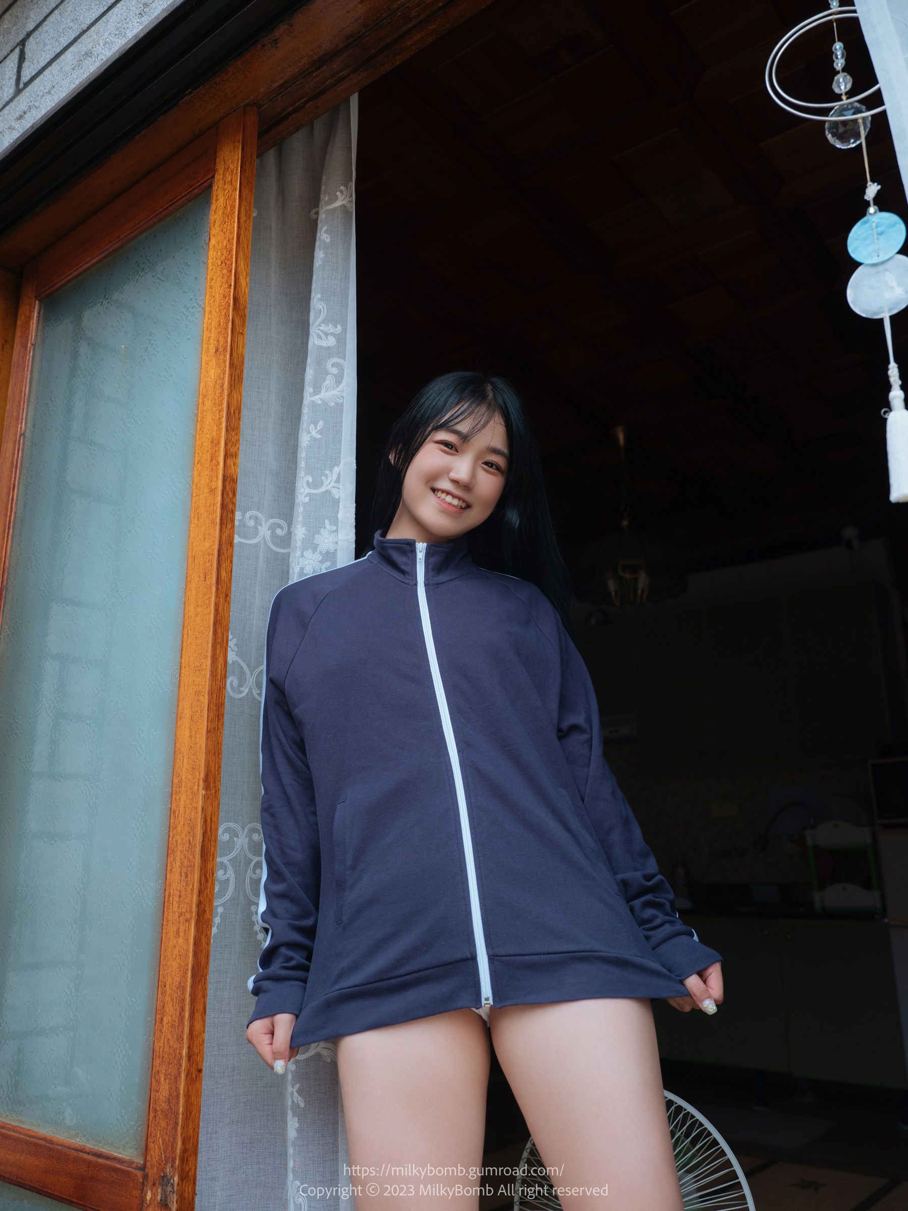 [MilkyBomb] Yui - No.004 Tracksuit