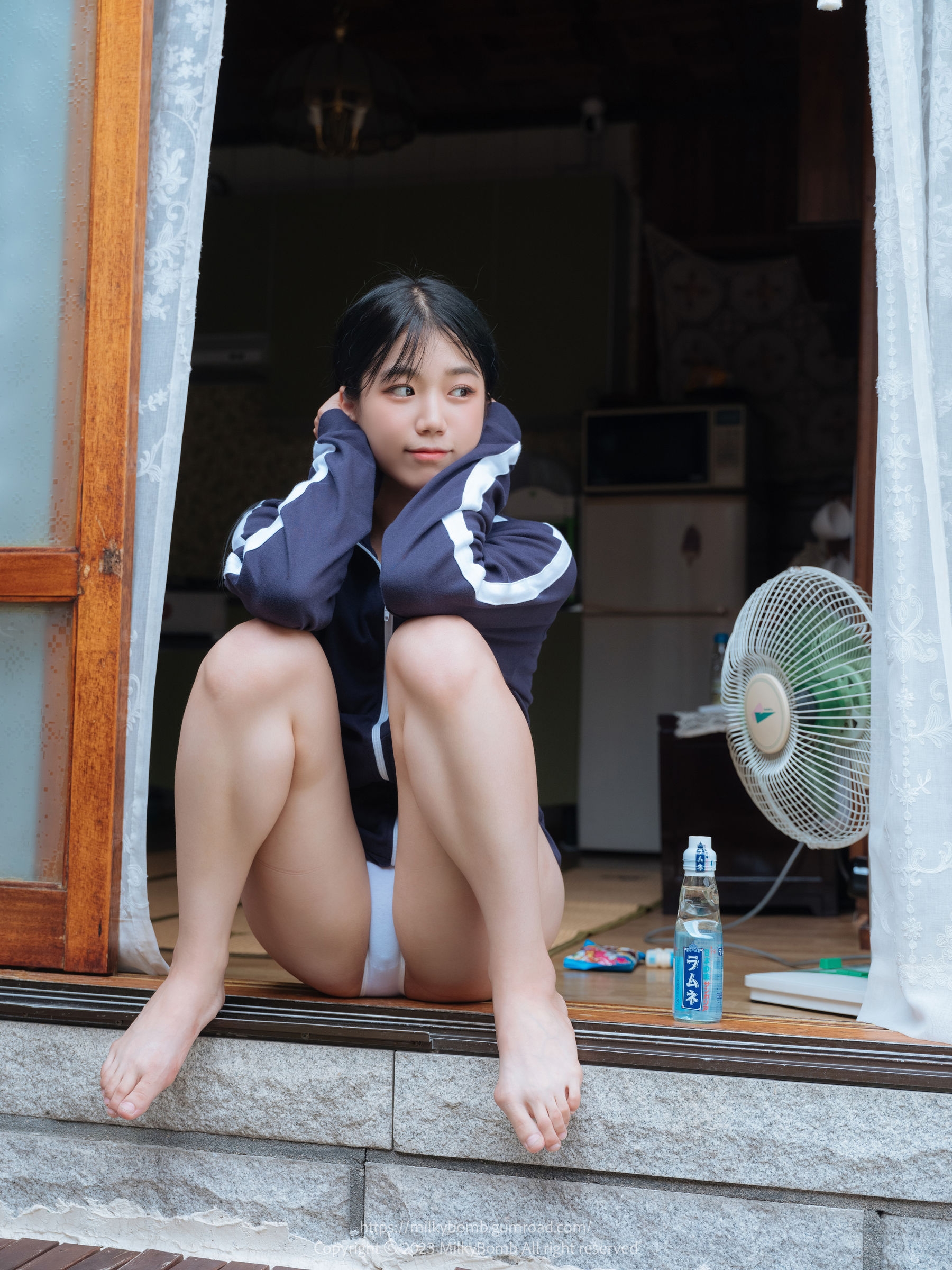 [MilkyBomb] Yui - No.004 Tracksuit
