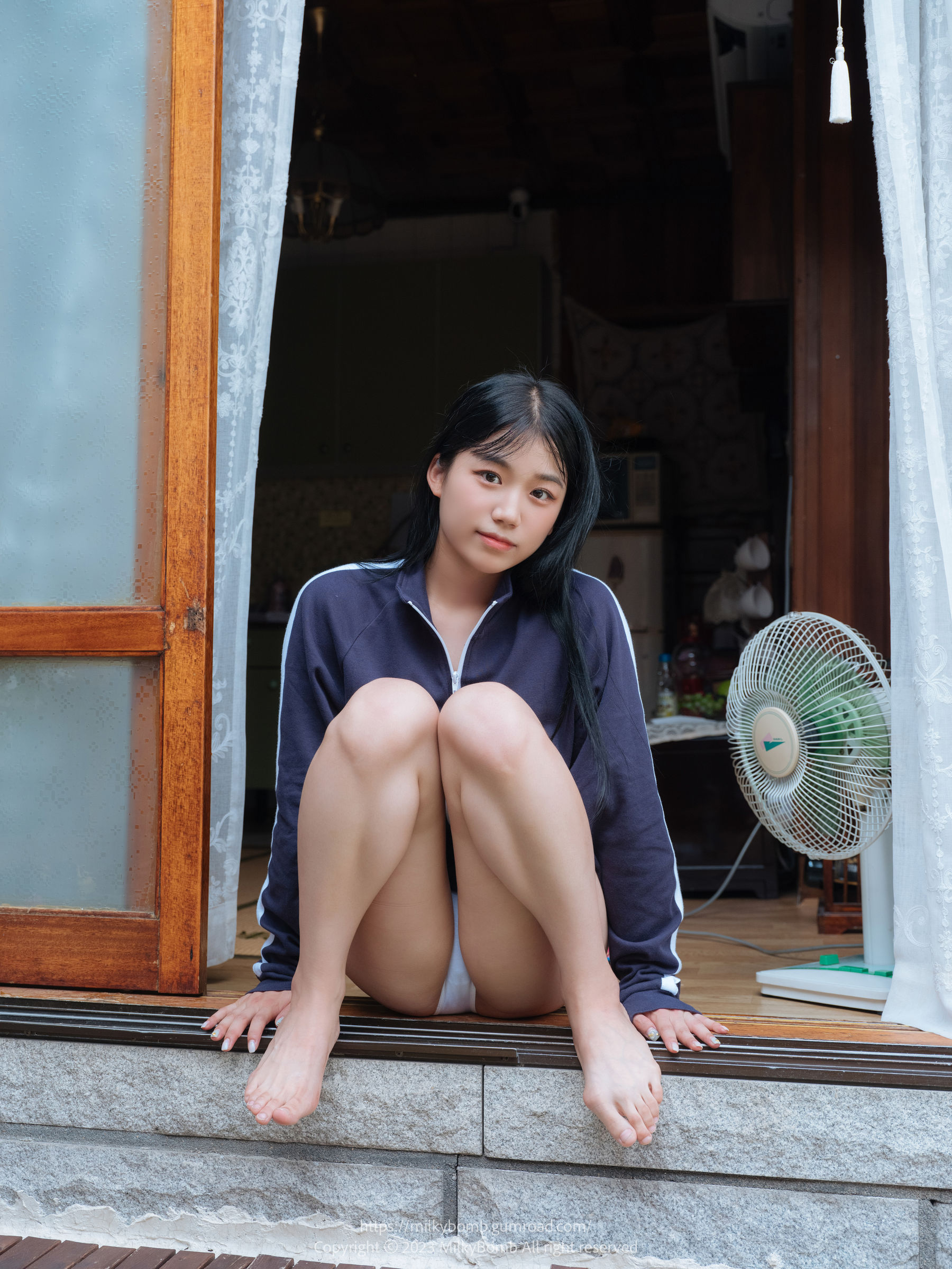 [MilkyBomb] Yui - No.004 Tracksuit