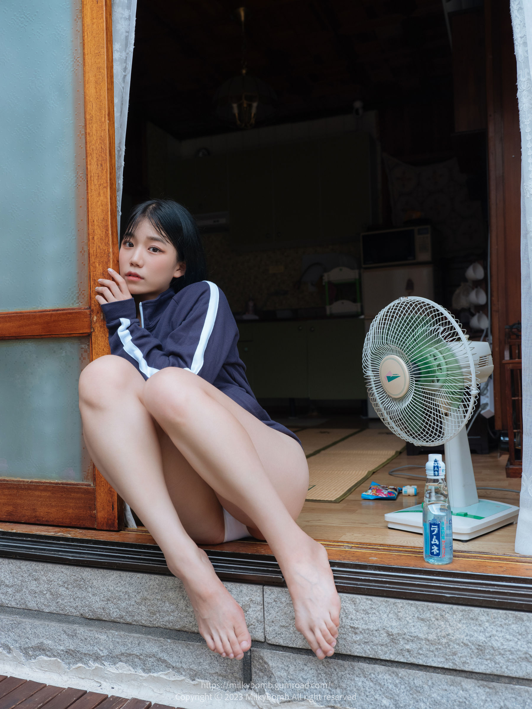 [MilkyBomb] Yui - No.004 Tracksuit