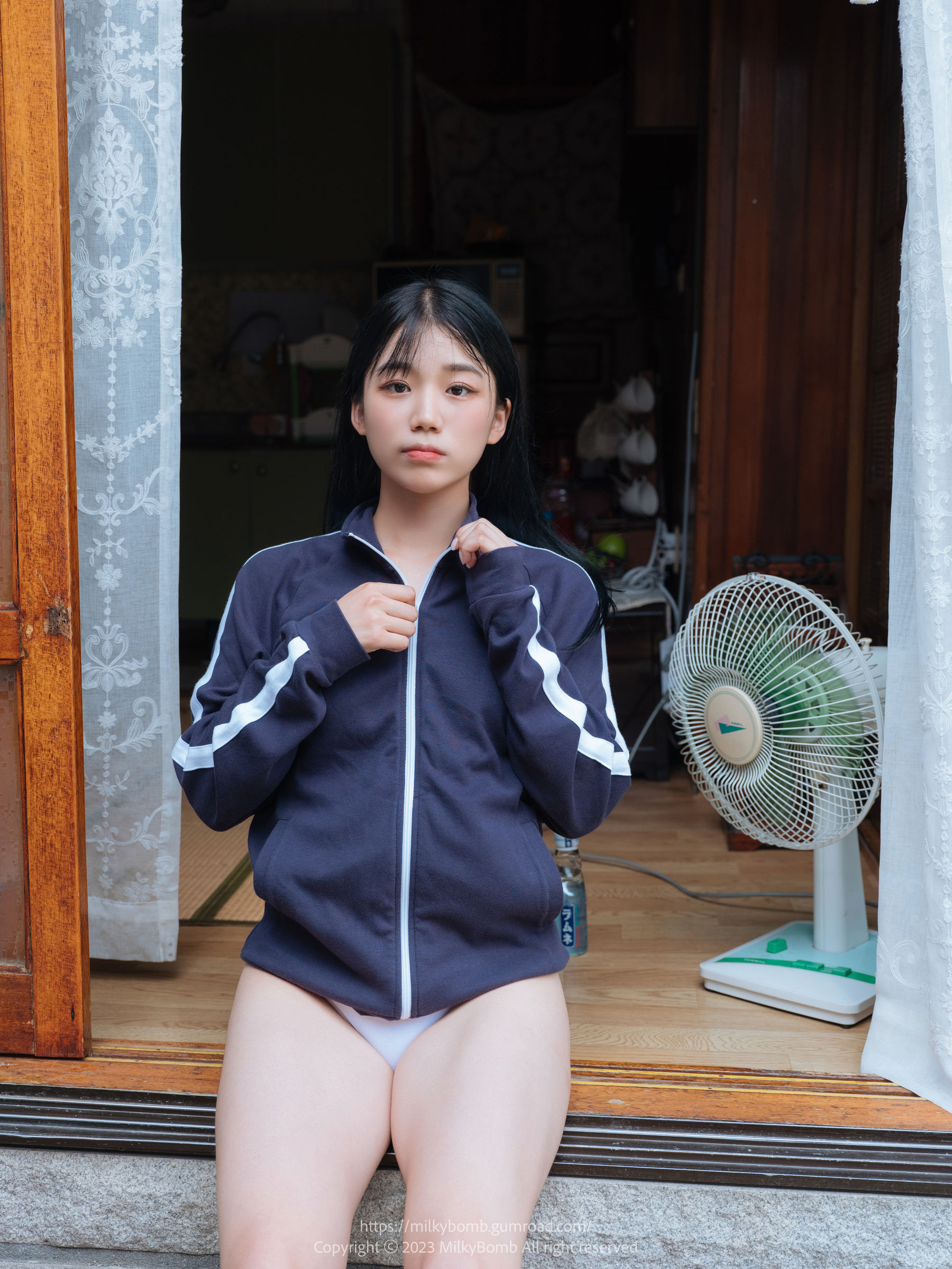 [MilkyBomb] Yui - No.004 Tracksuit