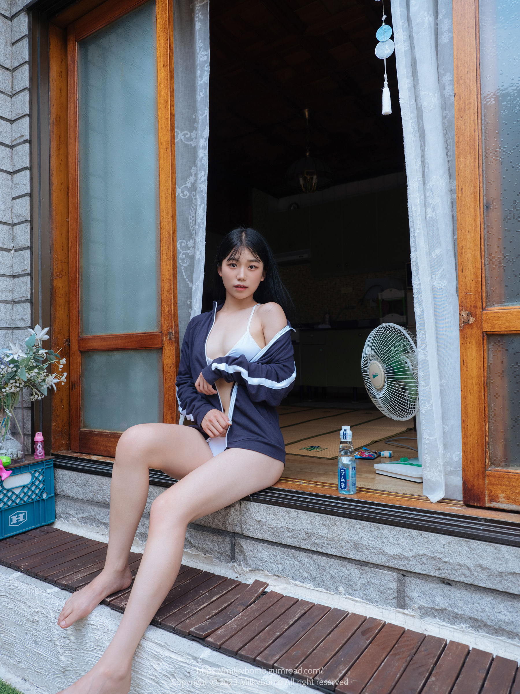 [MilkyBomb] Yui - No.004 Tracksuit