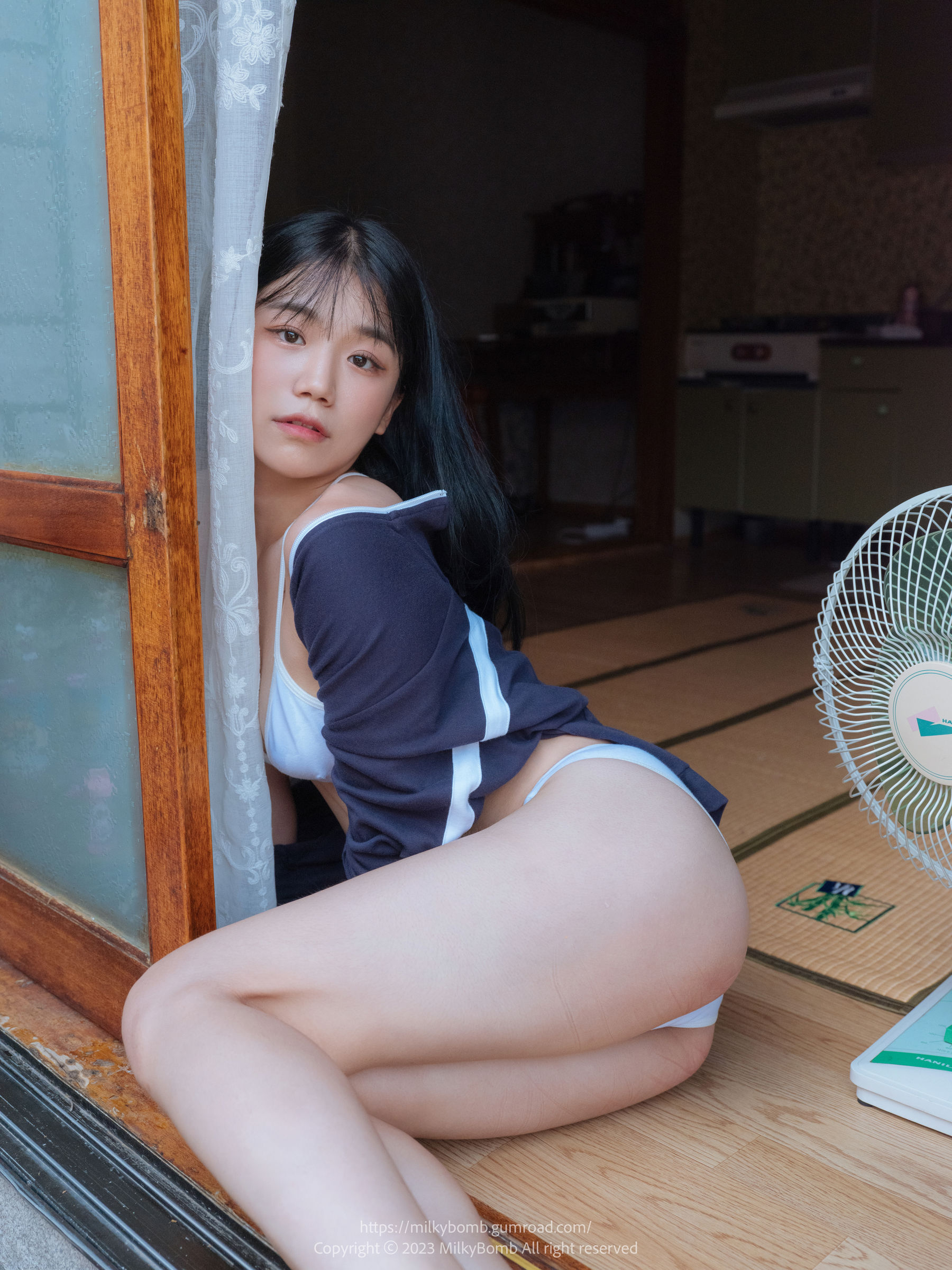 [MilkyBomb] Yui - No.004 Tracksuit