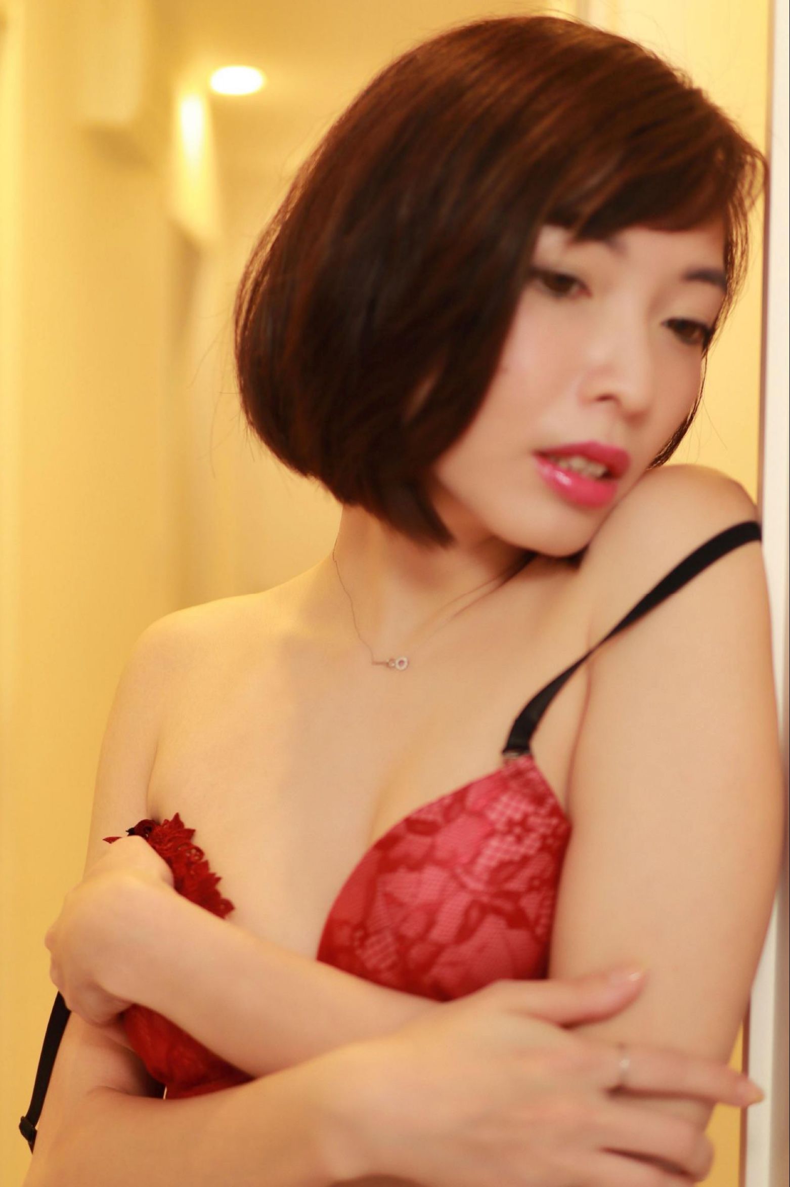 峰玲子 デジタル写真集 抱きしめて