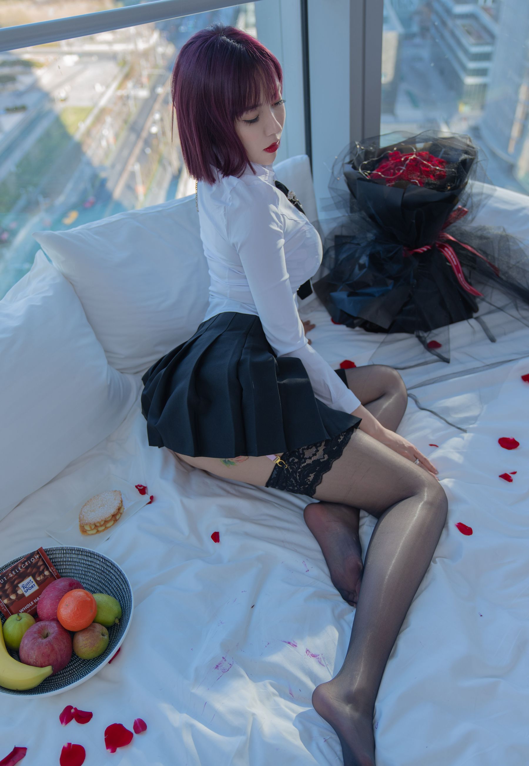 果儿Victoria - 粉色内衣吊带袜