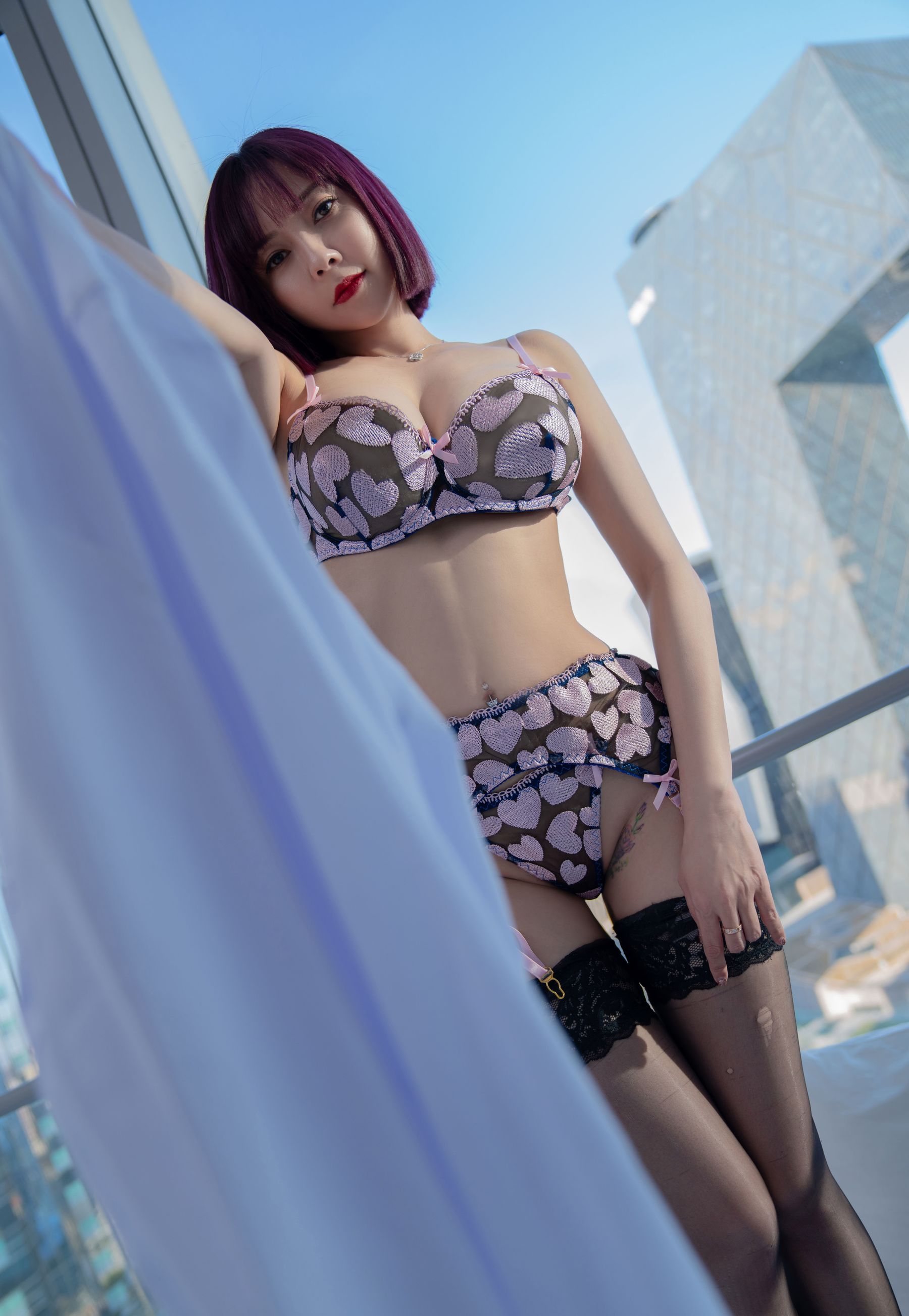 果儿Victoria - 粉色内衣吊带袜