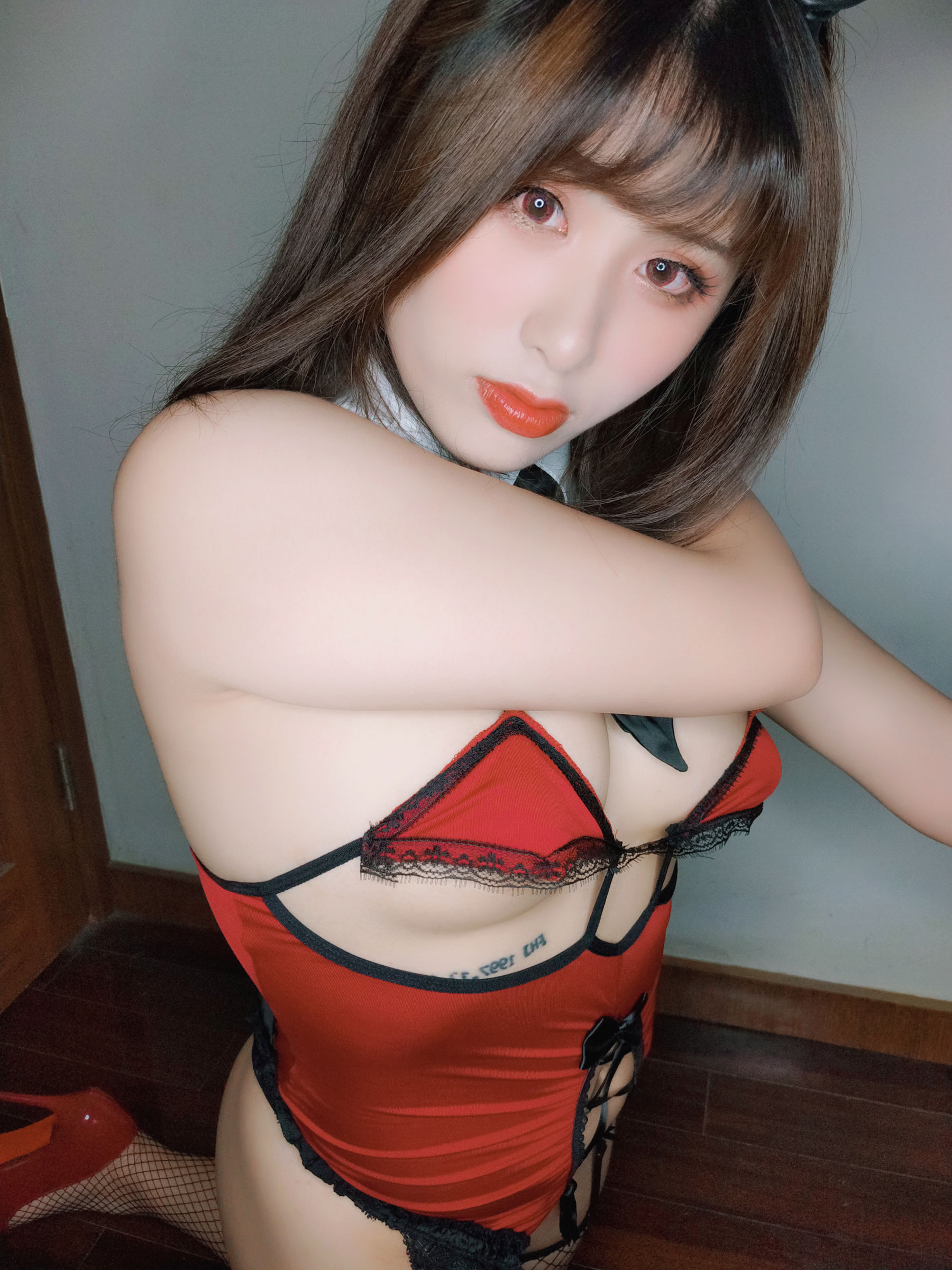 柘烟_Zuken - 双节限定兔女郎