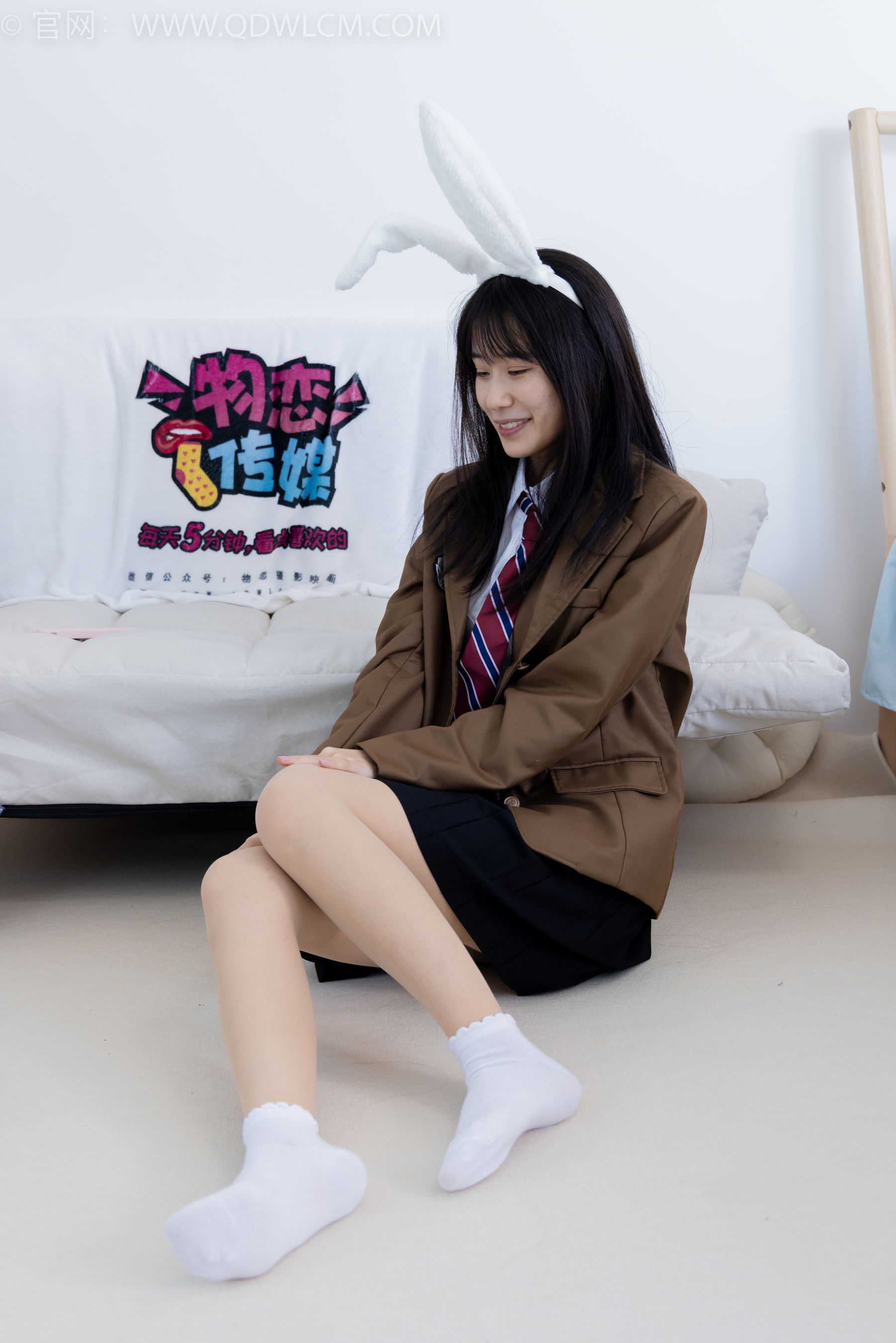物恋传媒 No.1713 菜菜 - 可爱兔兔
