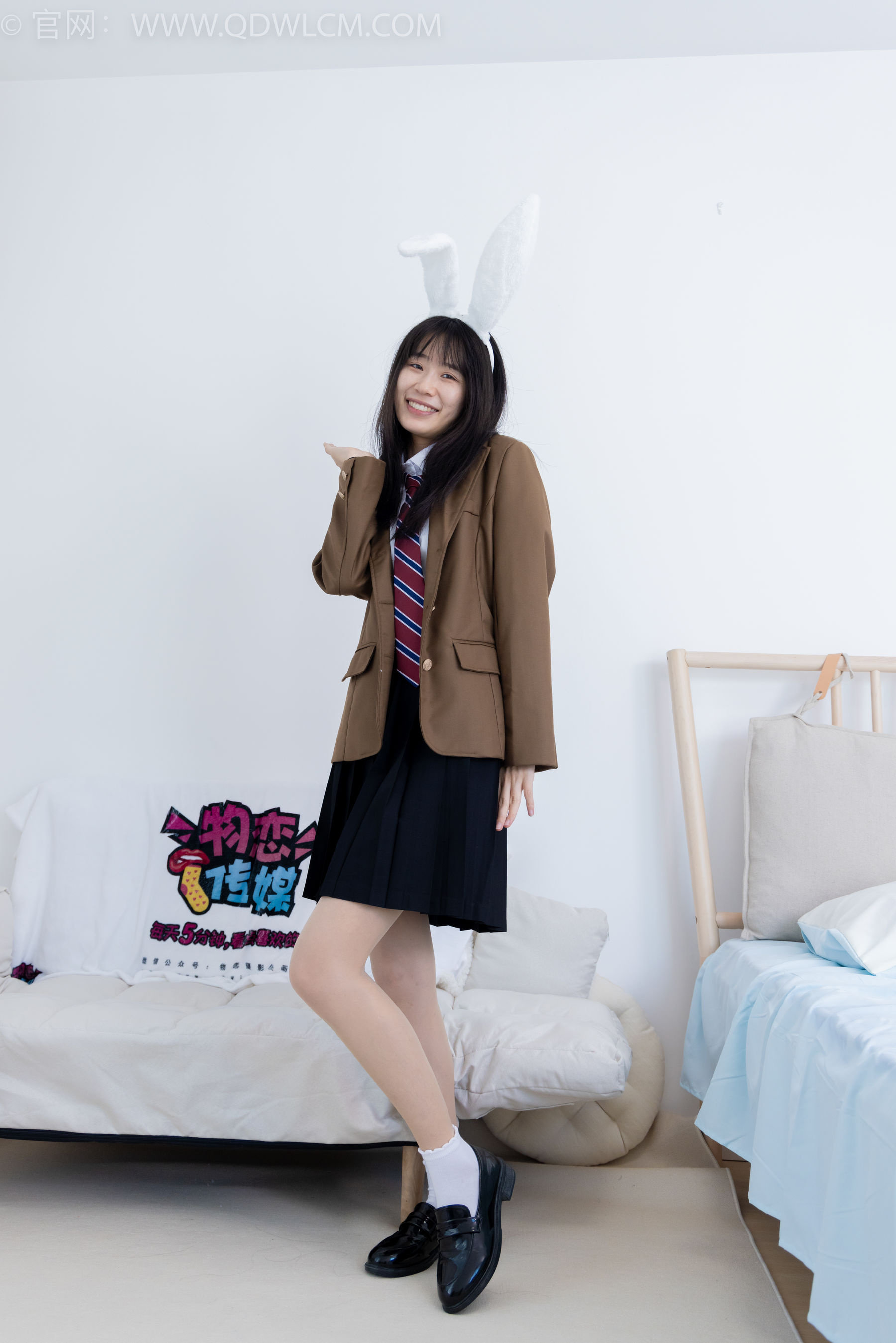 物恋传媒 No.1713 菜菜 - 可爱兔兔