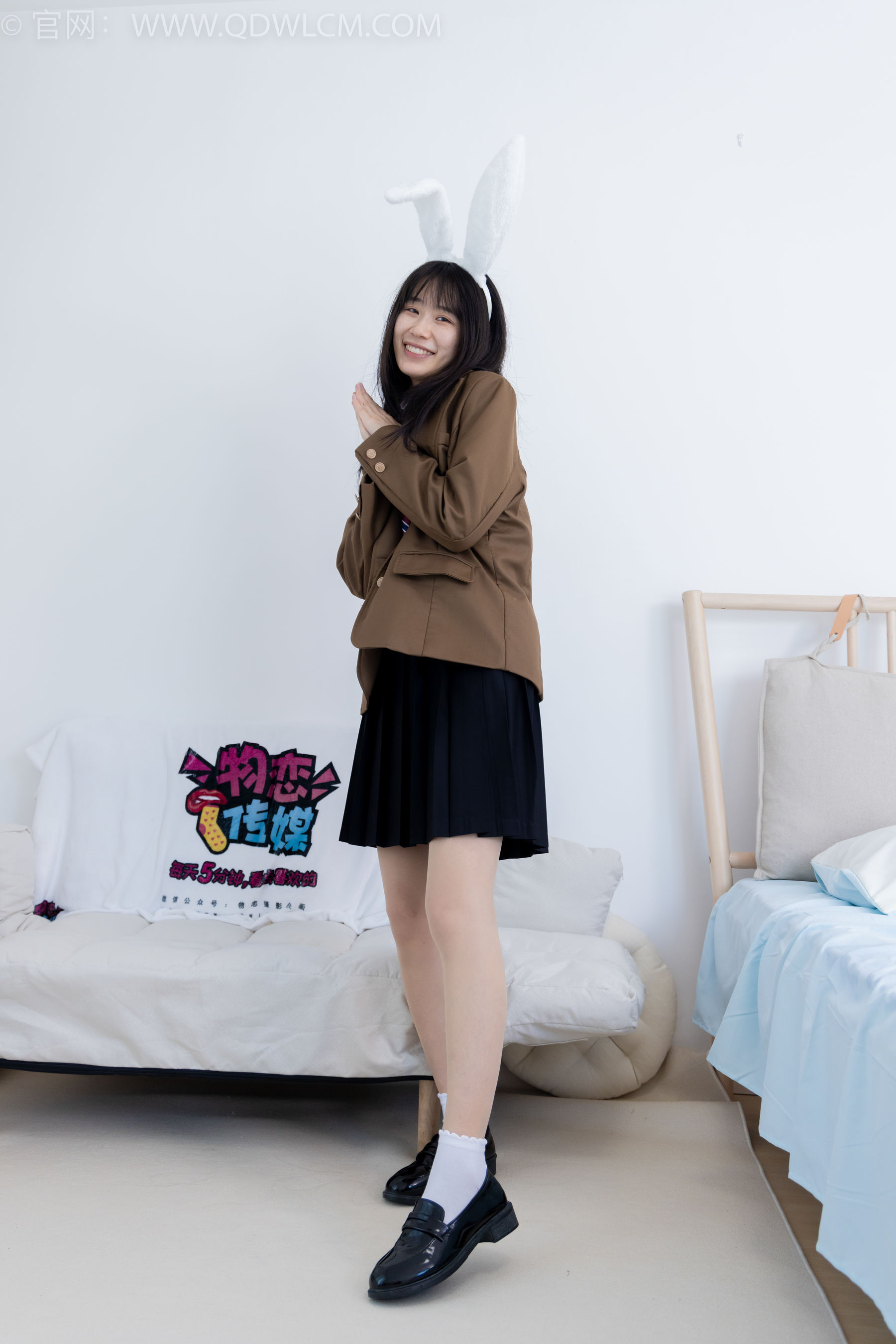 物恋传媒 No.1713 菜菜 - 可爱兔兔