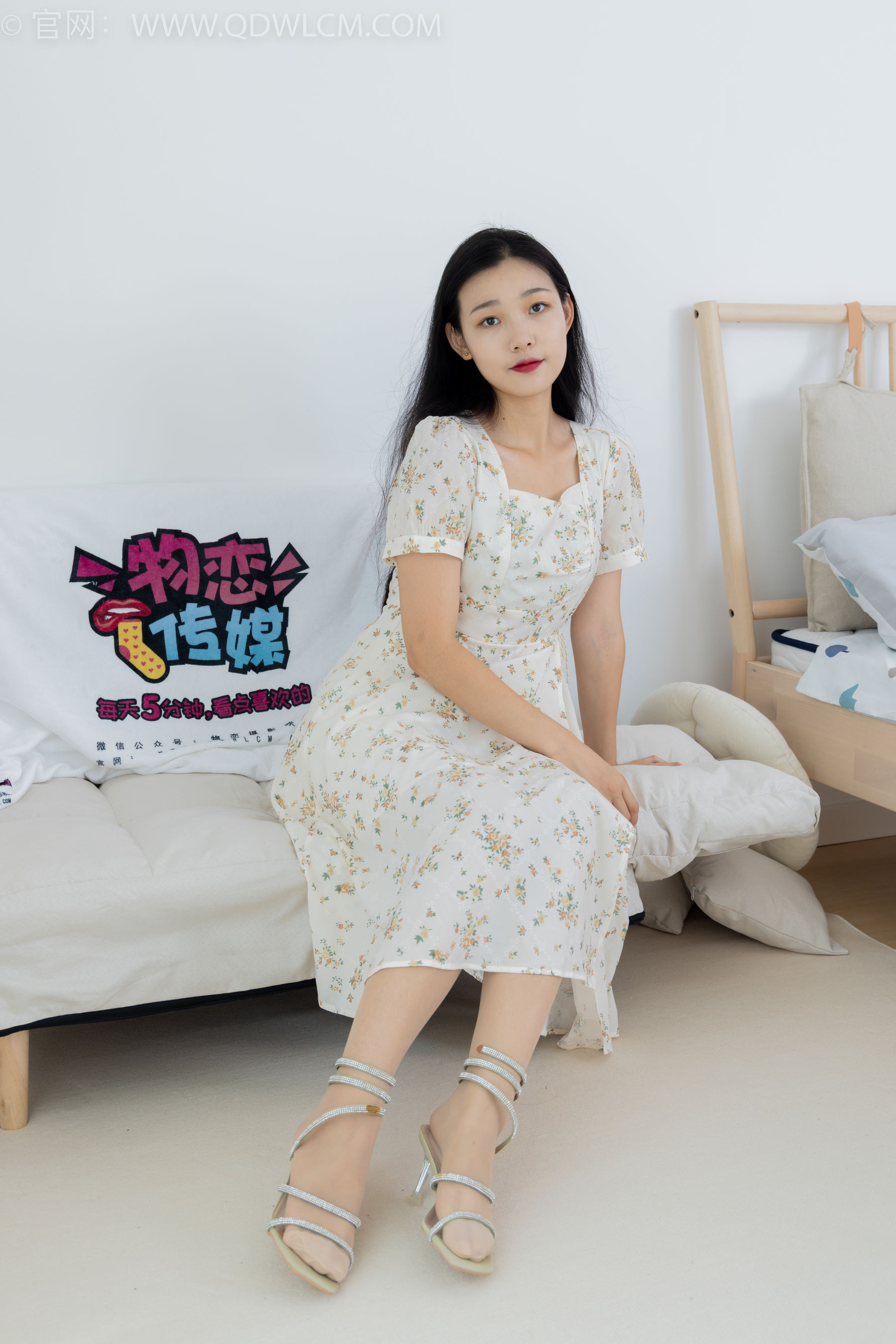 物恋传媒 No.1719 桐桐 - 落叶纷飞