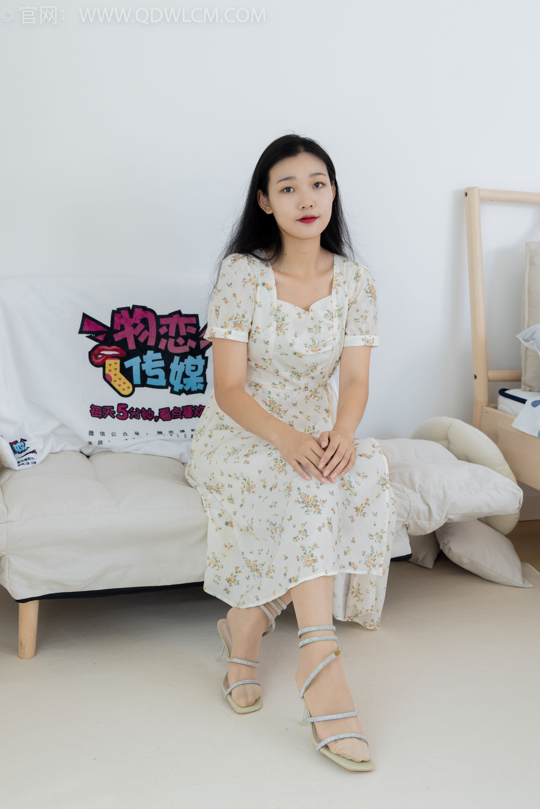 物恋传媒 No.1719 桐桐 - 落叶纷飞