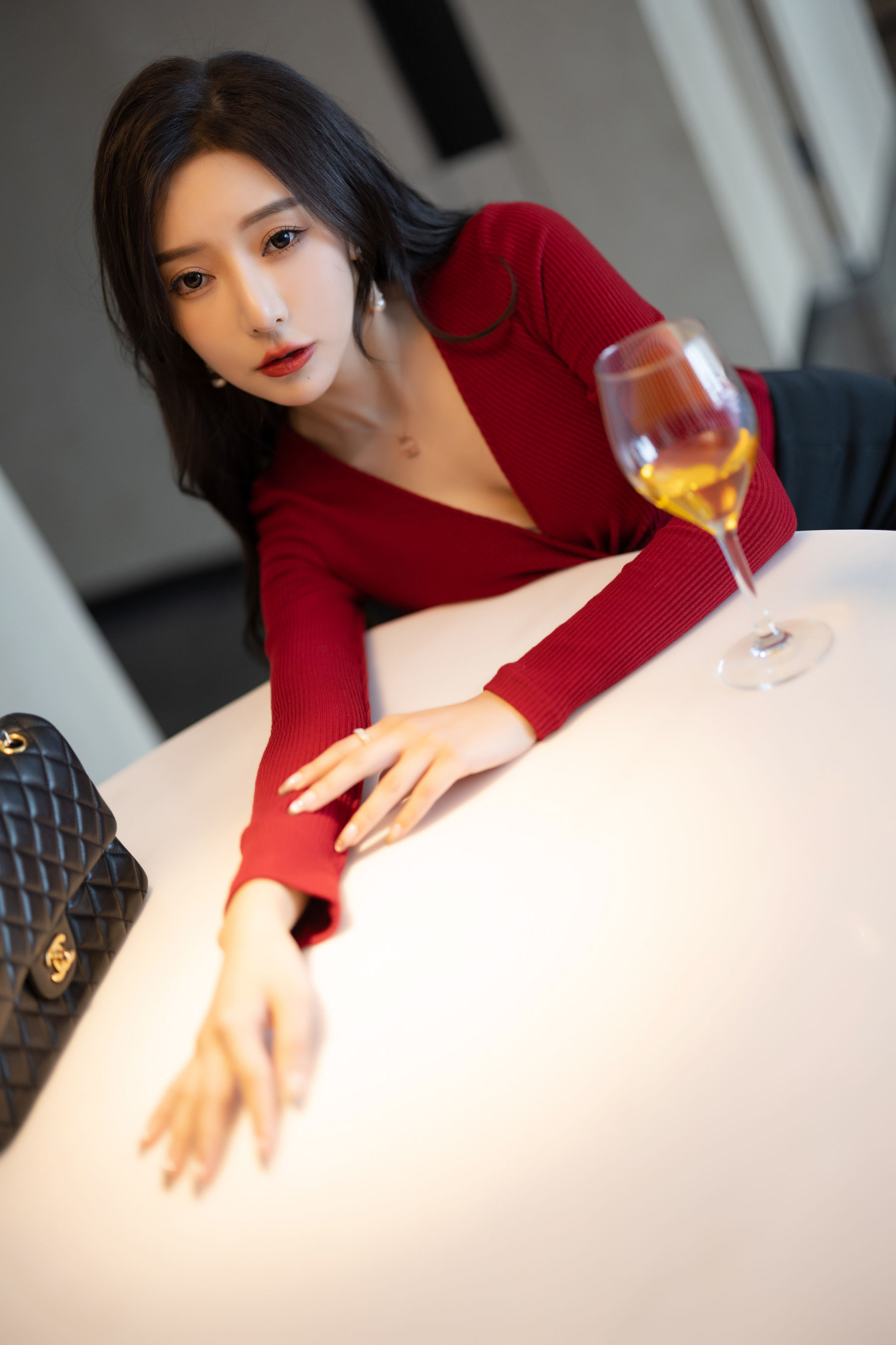 王馨瑶 - 黑色鱼尾裙