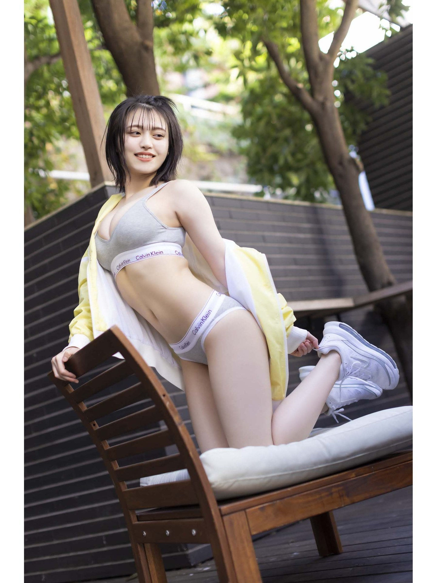 石浜芽衣 デジタル写真集 スタートダッシュ