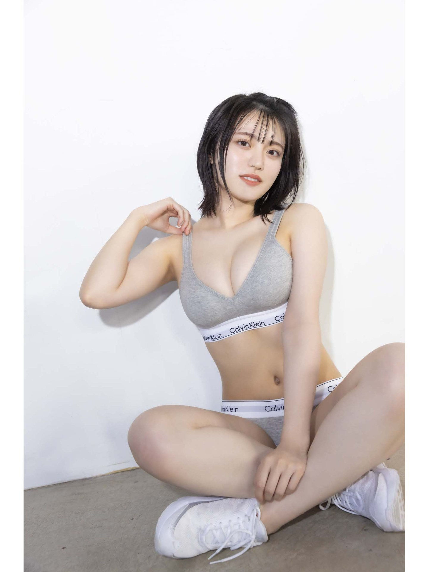 石浜芽衣 デジタル写真集 スタートダッシュ
