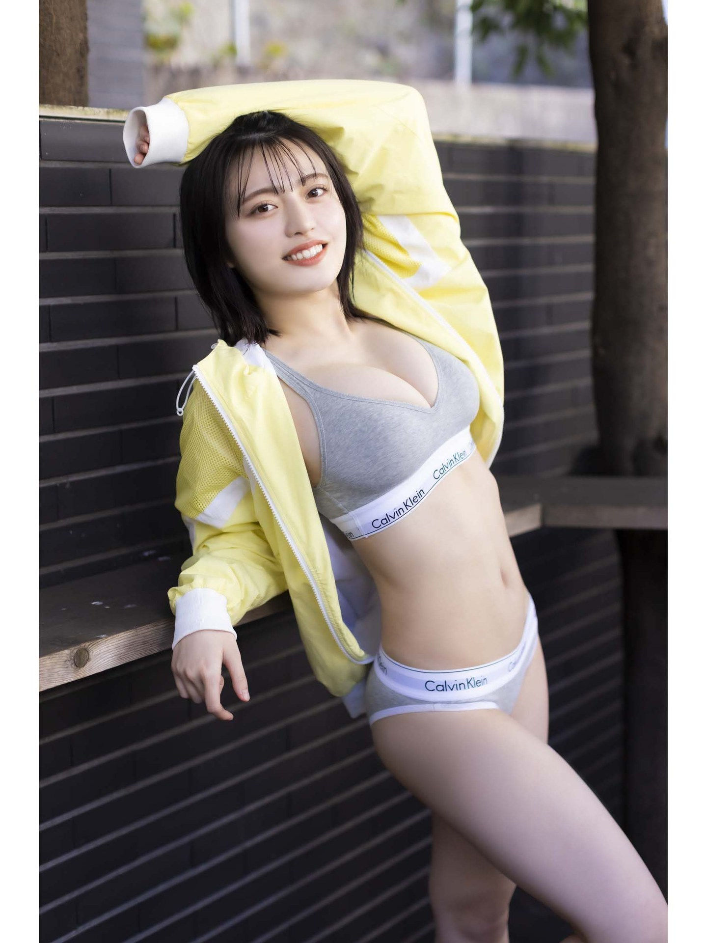 石浜芽衣 デジタル写真集 スタートダッシュ