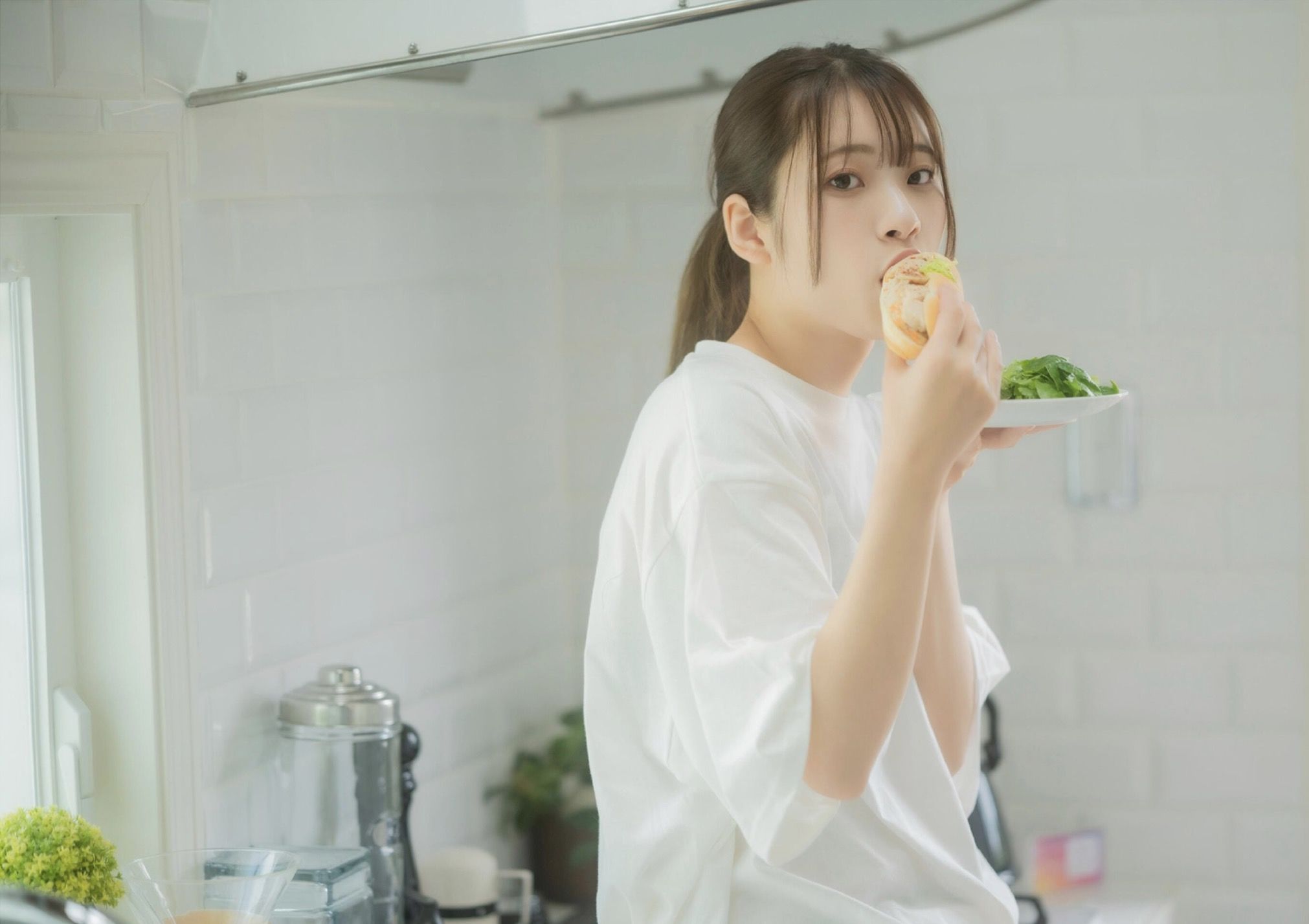 紅羽りお - ふれたくなる
