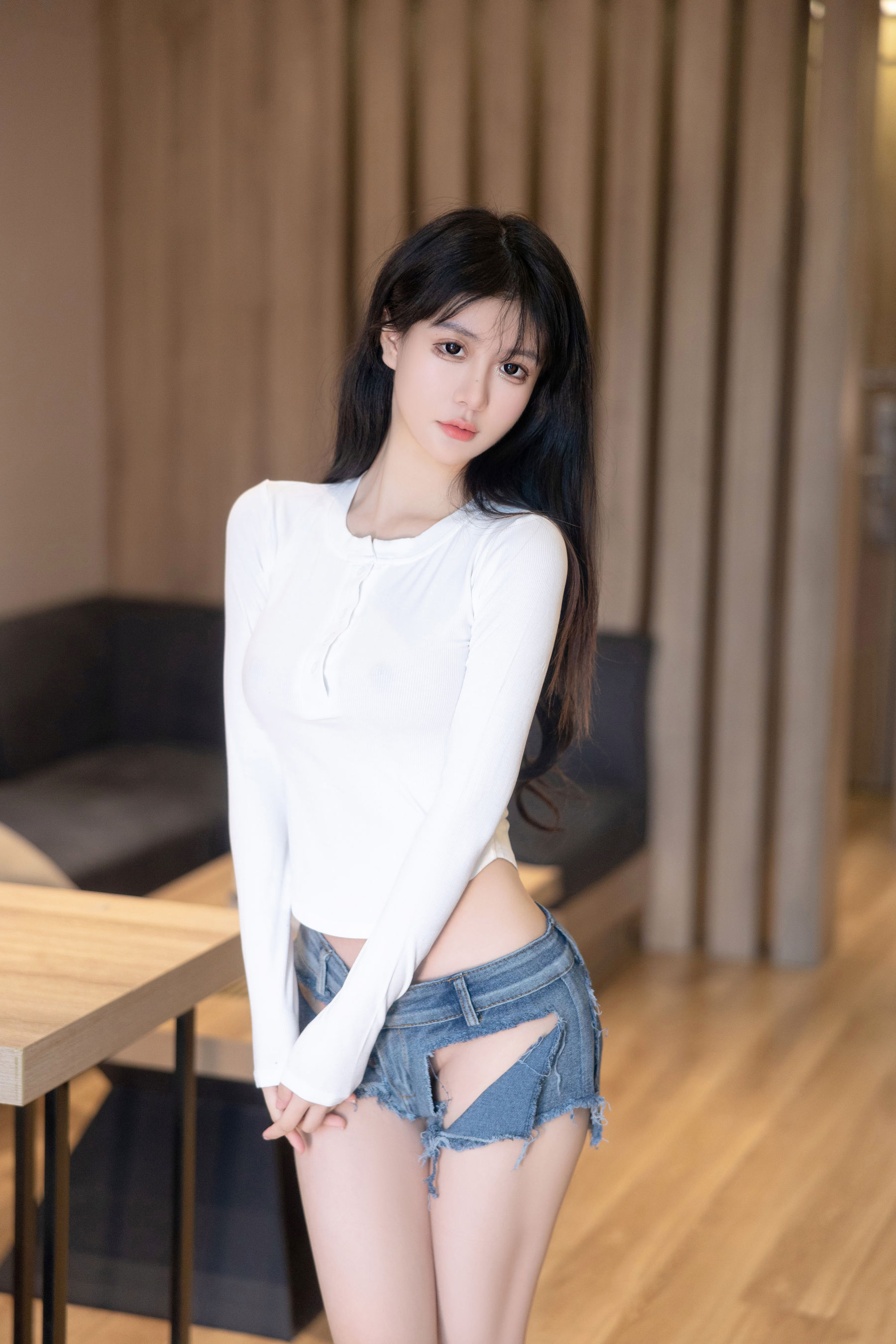 谢小蒽 破牛仔裤写真