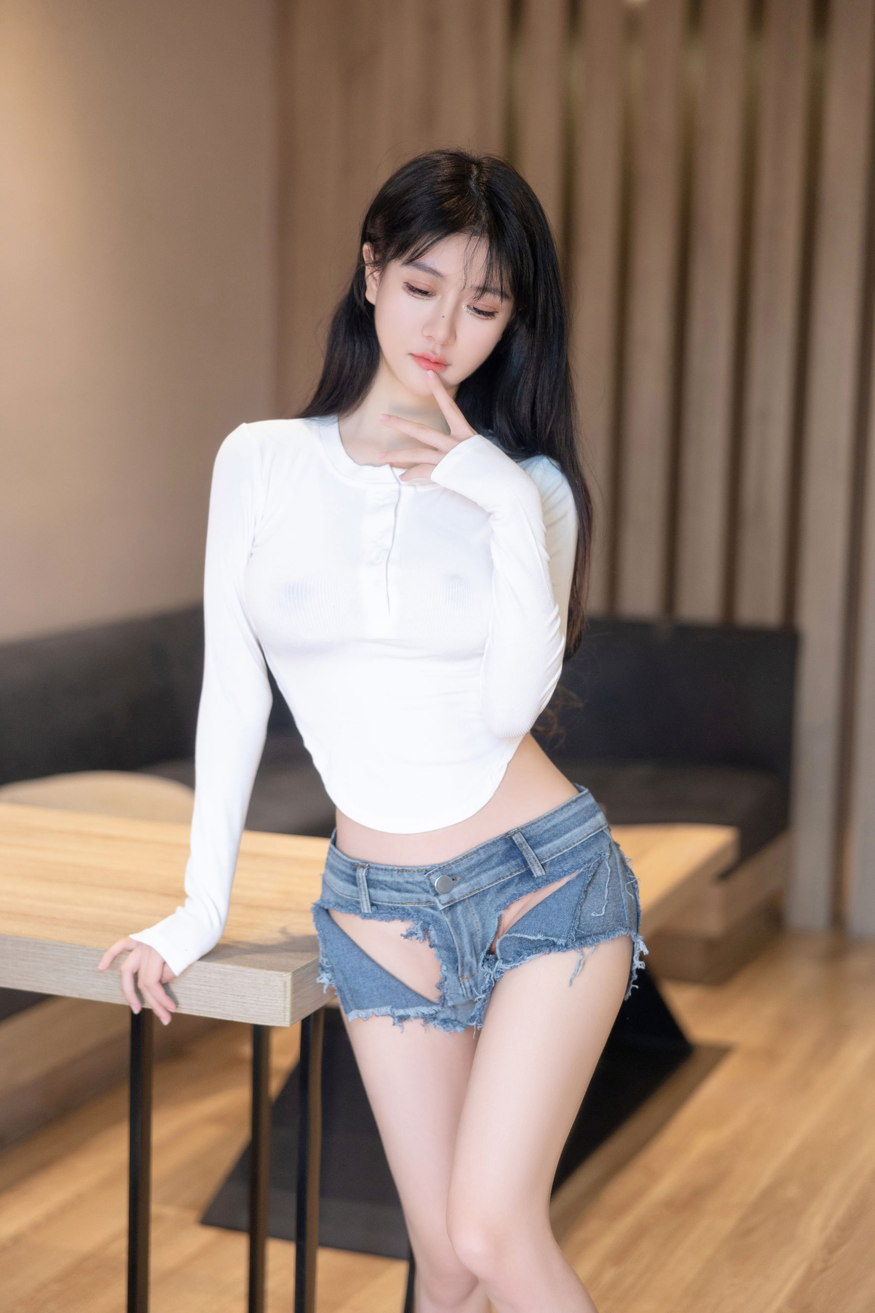 谢小蒽 破牛仔裤写真