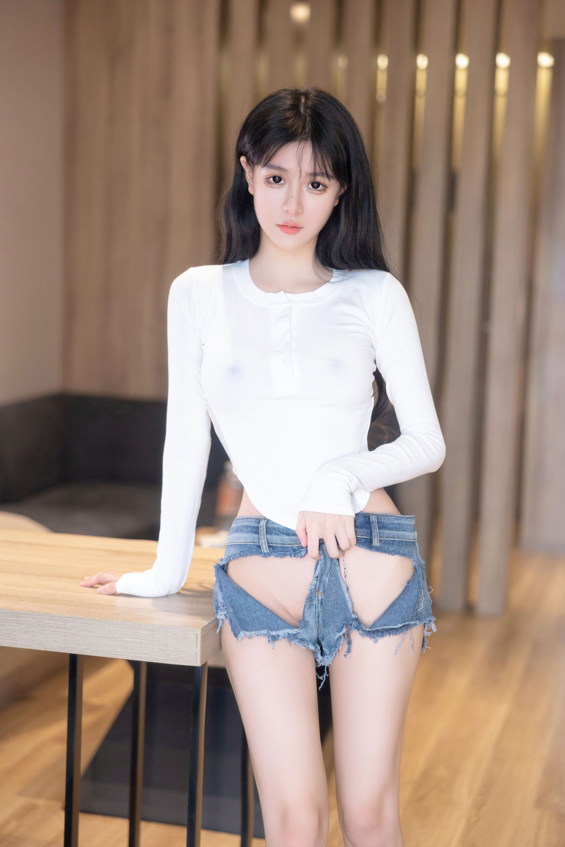谢小蒽 破牛仔裤写真