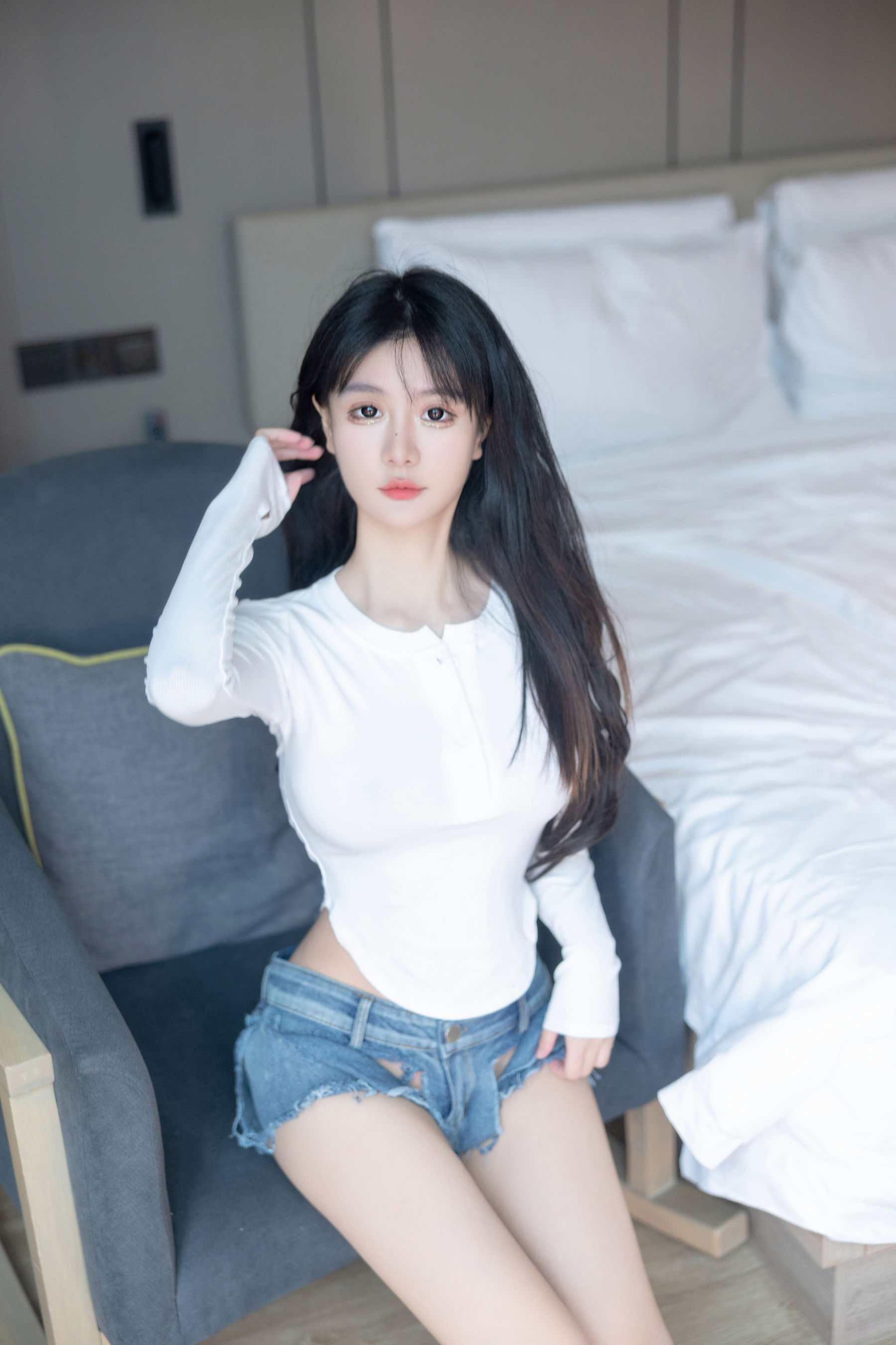 谢小蒽 破牛仔裤写真