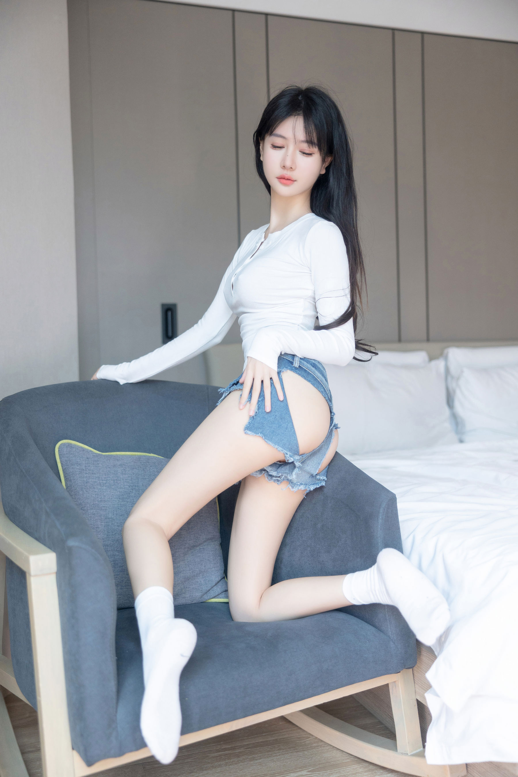 谢小蒽 破牛仔裤写真