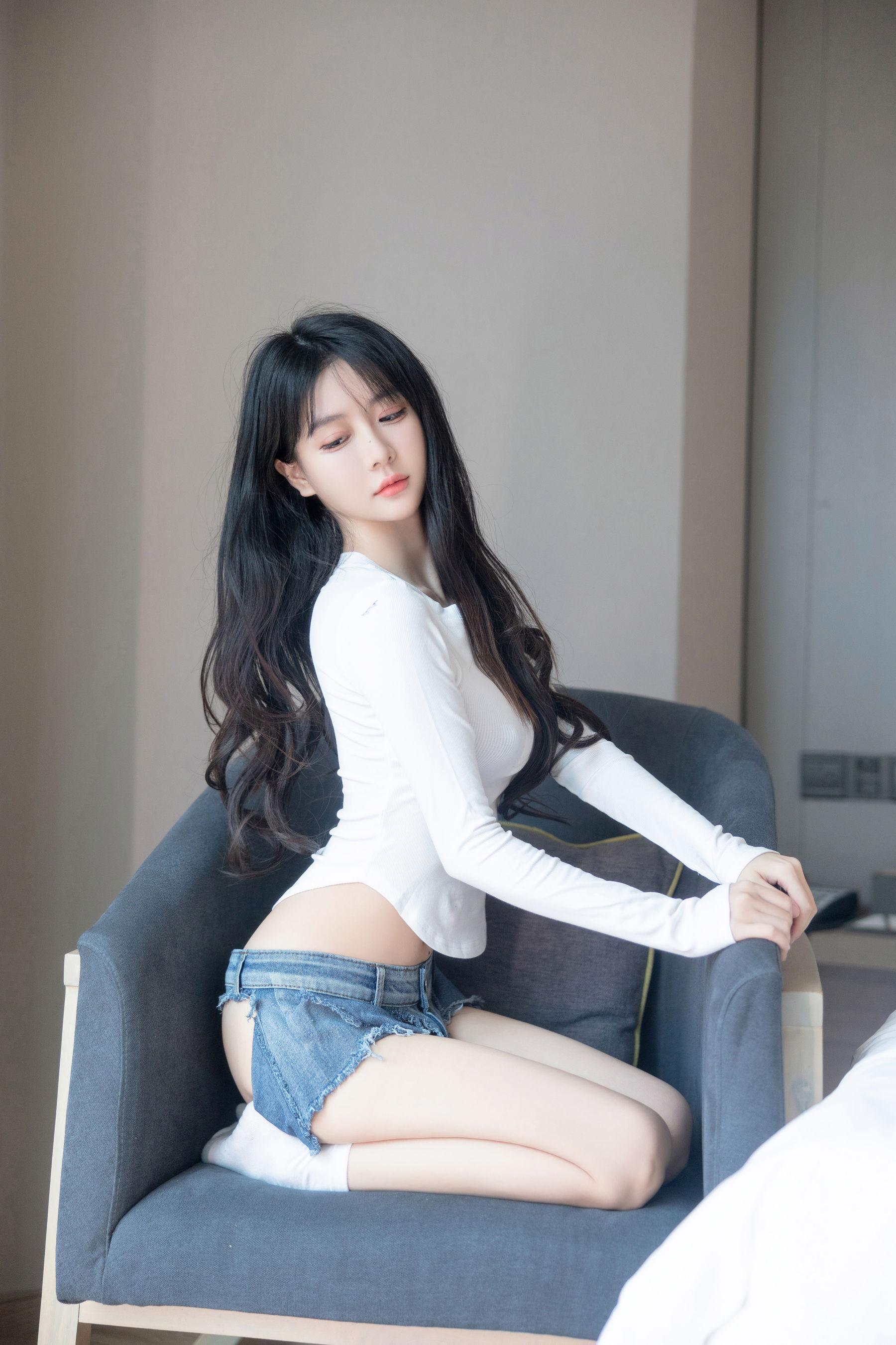 谢小蒽 破牛仔裤写真