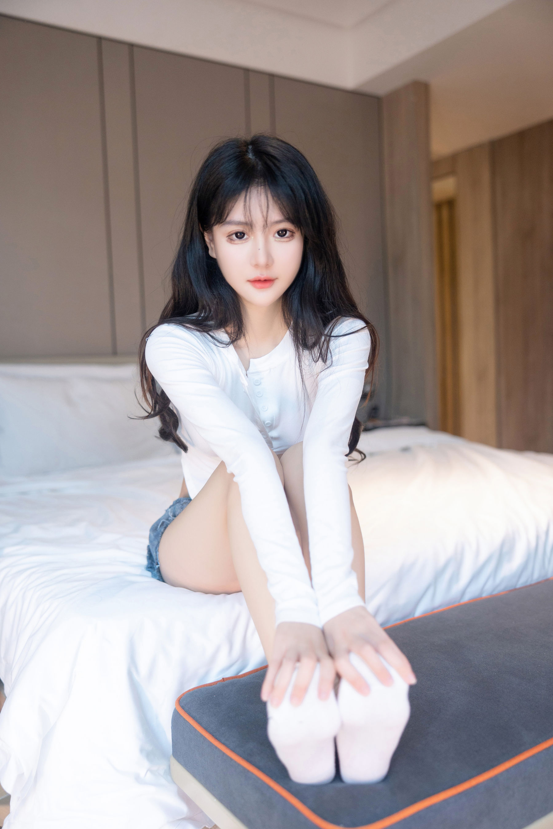谢小蒽 破牛仔裤写真