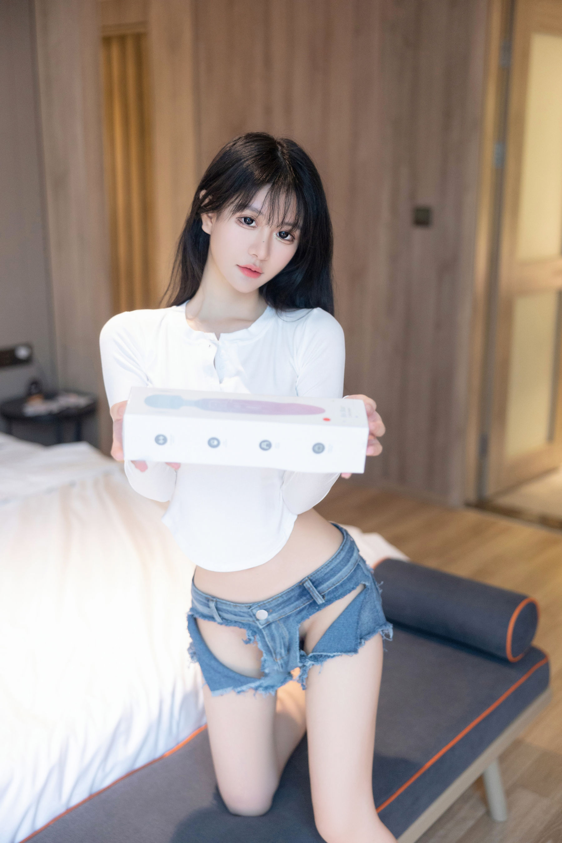 谢小蒽 破牛仔裤写真