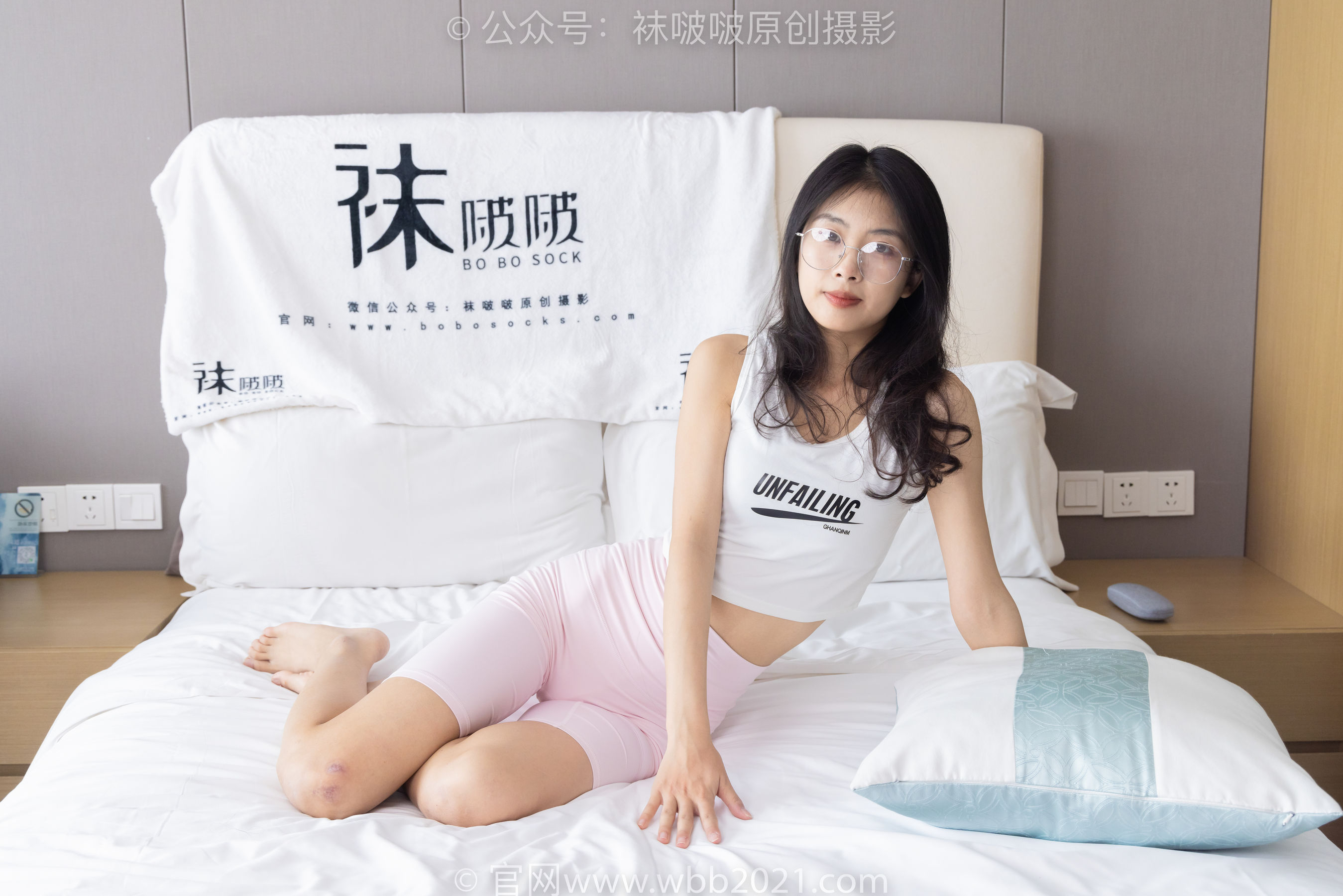BoBoSocks袜啵啵 No.301 奶油 -两双板鞋、白棉袜、短黑丝、裸足