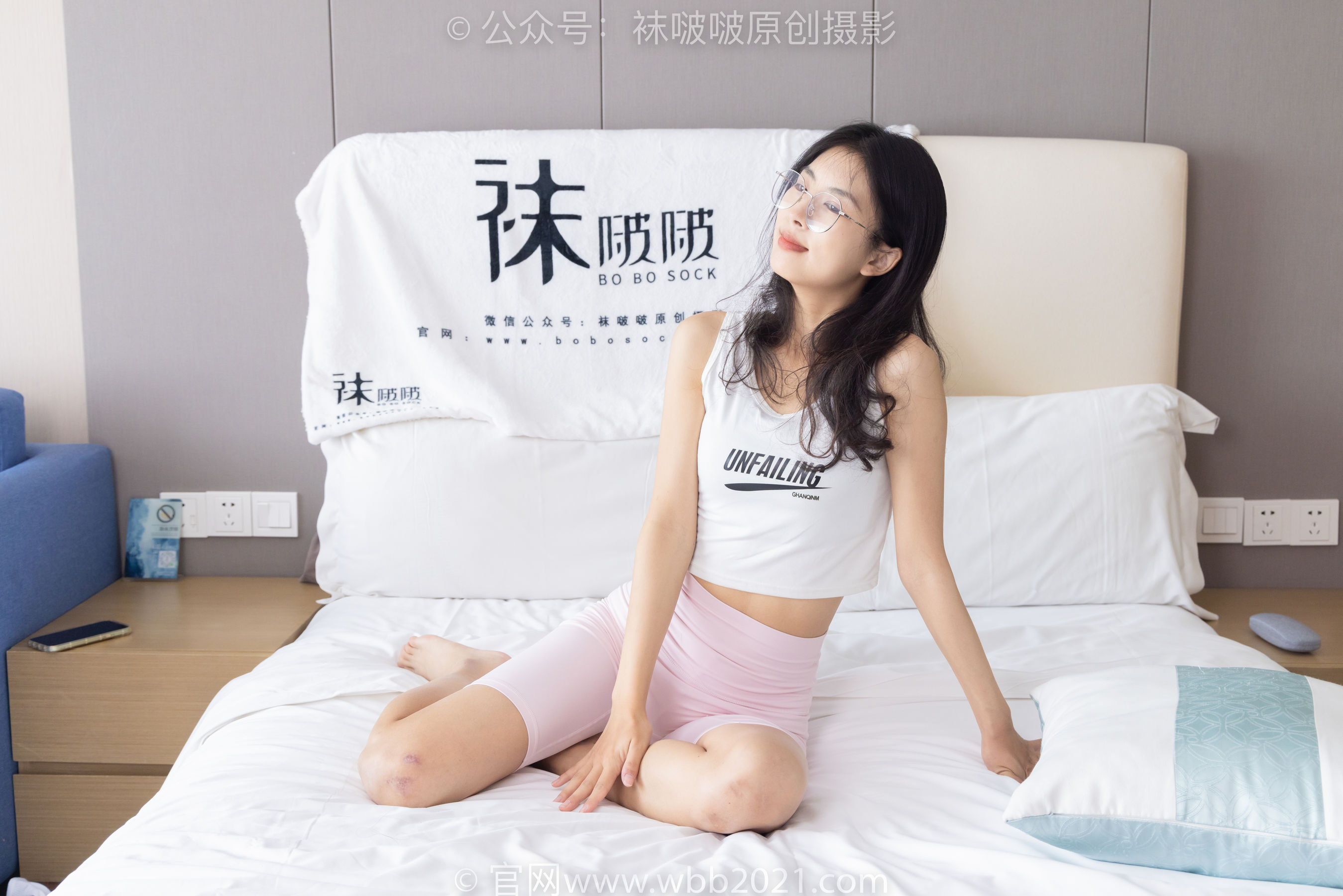 BoBoSocks袜啵啵 No.301 奶油 -两双板鞋、白棉袜、短黑丝、裸足
