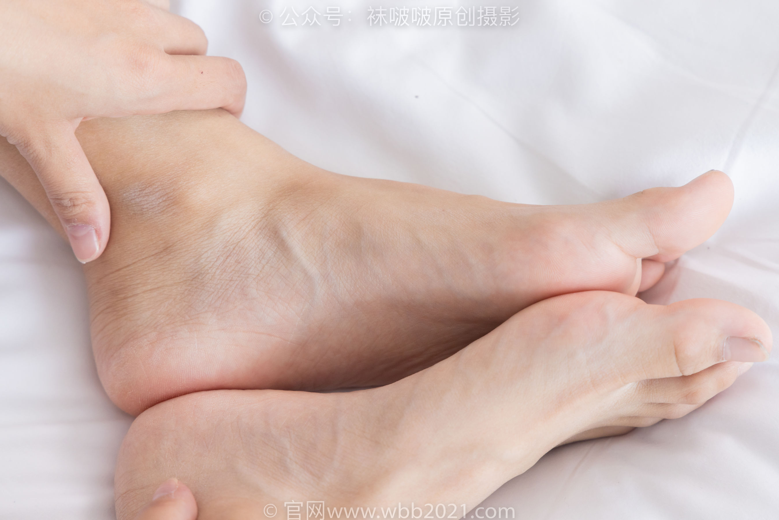 BoBoSocks袜啵啵 No.301 奶油 -两双板鞋、白棉袜、短黑丝、裸足