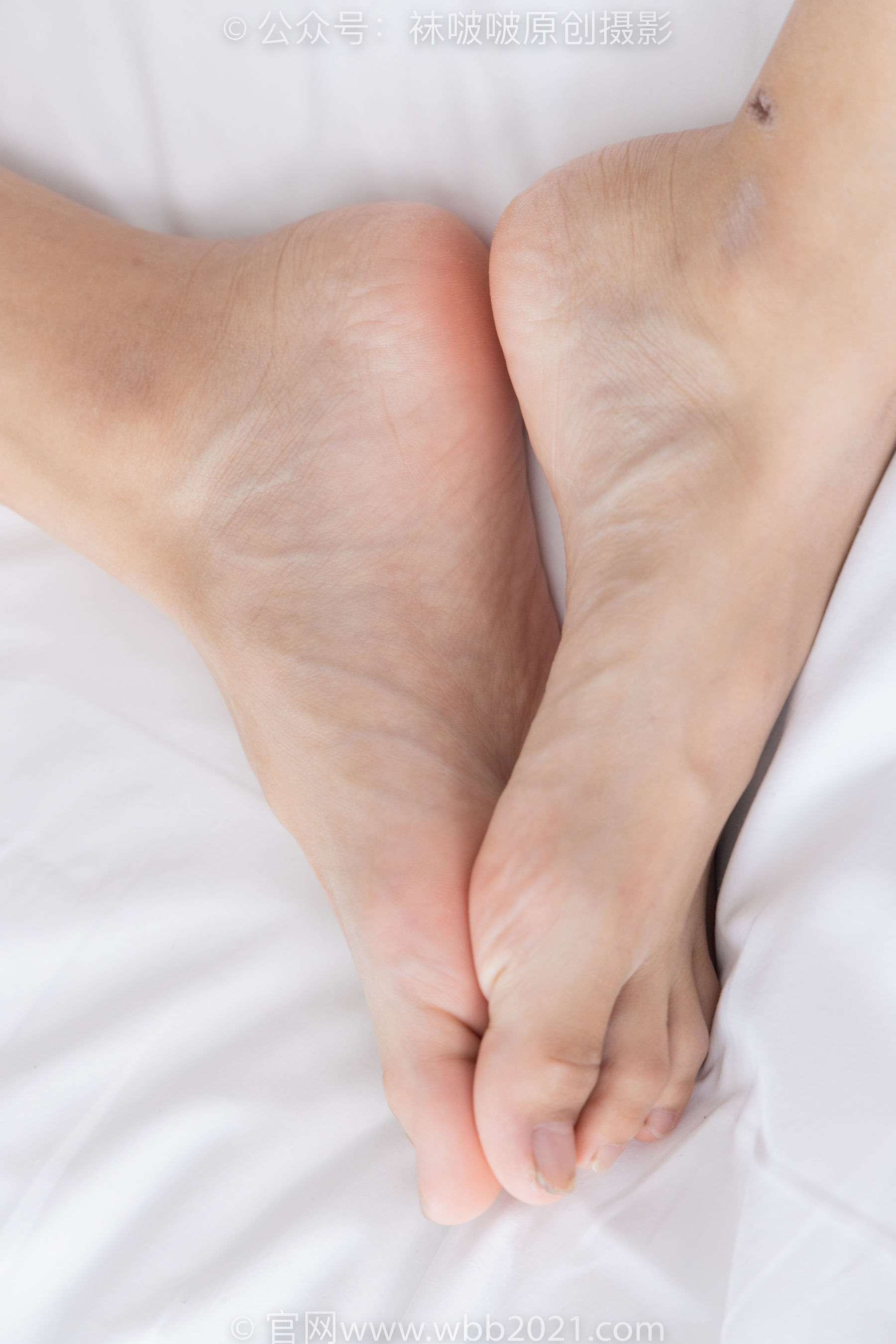 BoBoSocks袜啵啵 No.301 奶油 -两双板鞋、白棉袜、短黑丝、裸足