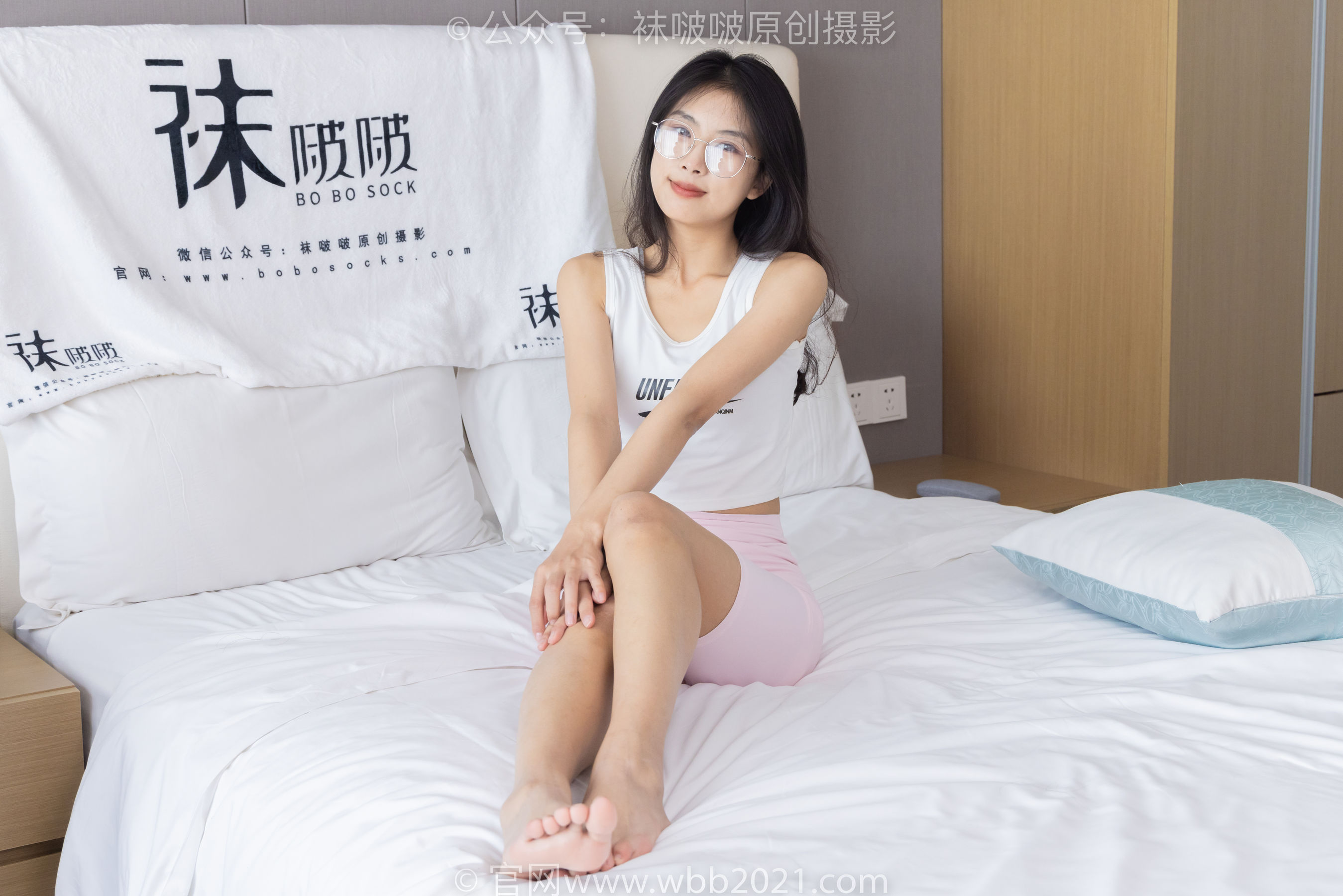 BoBoSocks袜啵啵 No.301 奶油 -两双板鞋、白棉袜、短黑丝、裸足