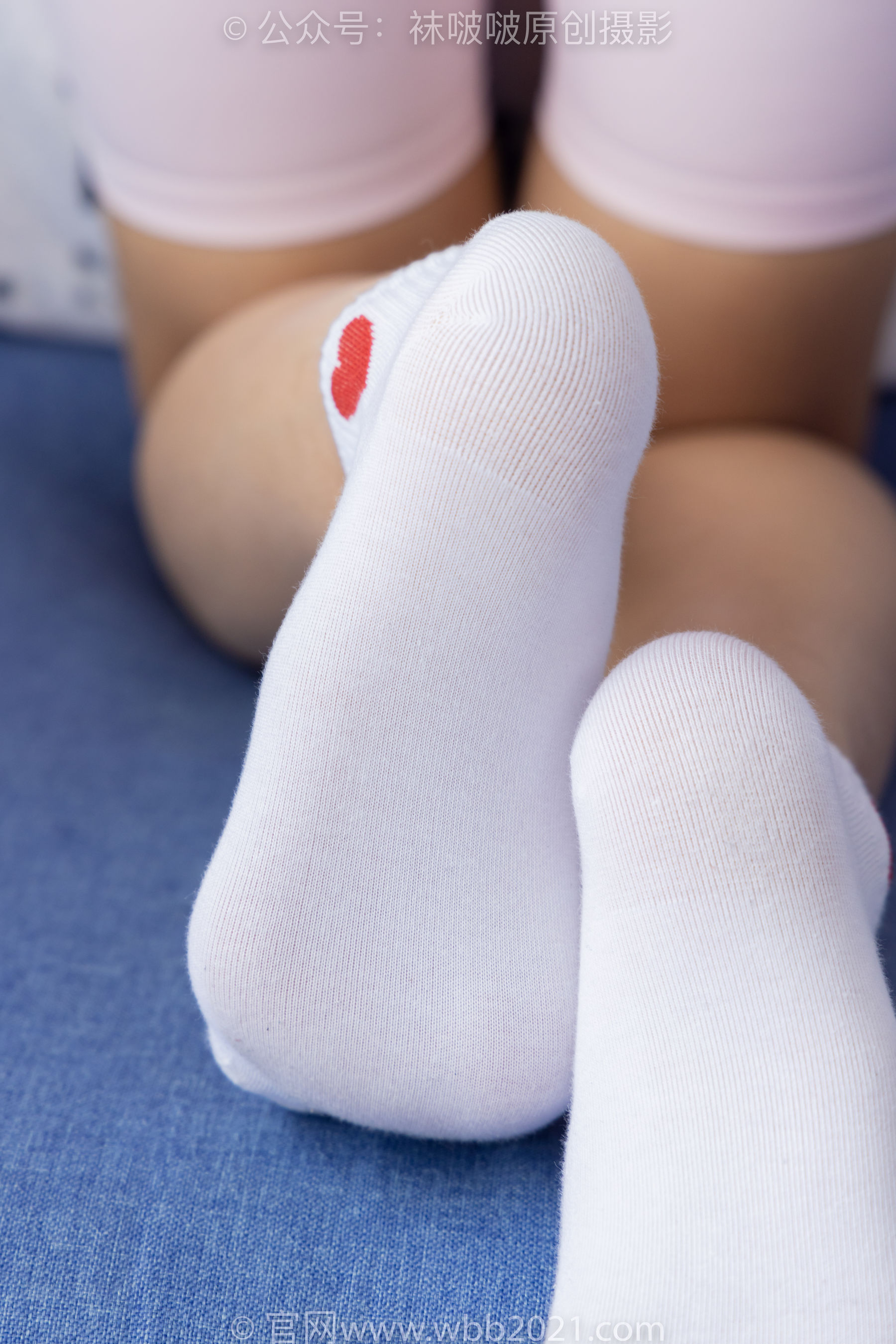 BoBoSocks袜啵啵 No.301 奶油 -两双板鞋、白棉袜、短黑丝、裸足