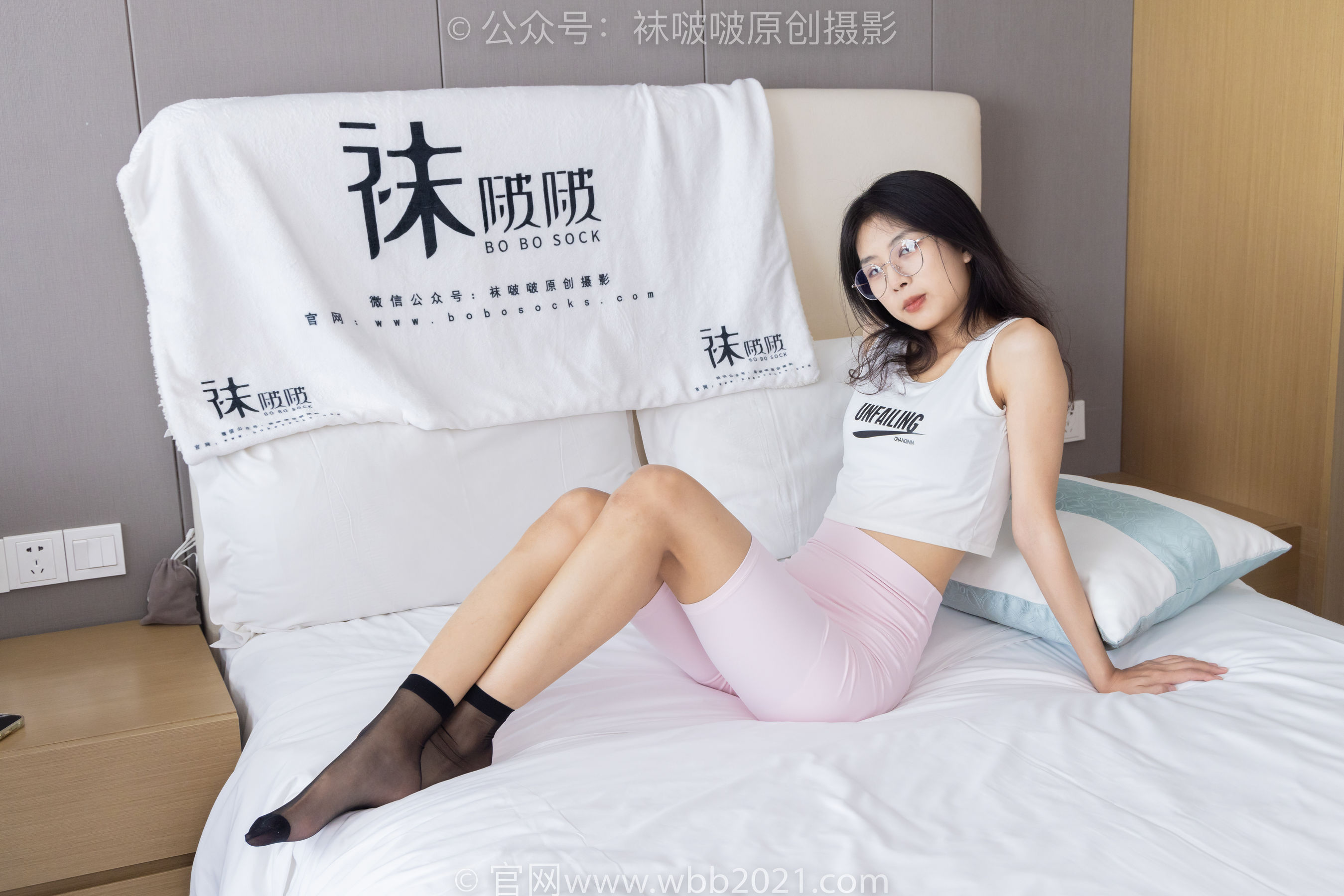 BoBoSocks袜啵啵 No.301 奶油 -两双板鞋、白棉袜、短黑丝、裸足