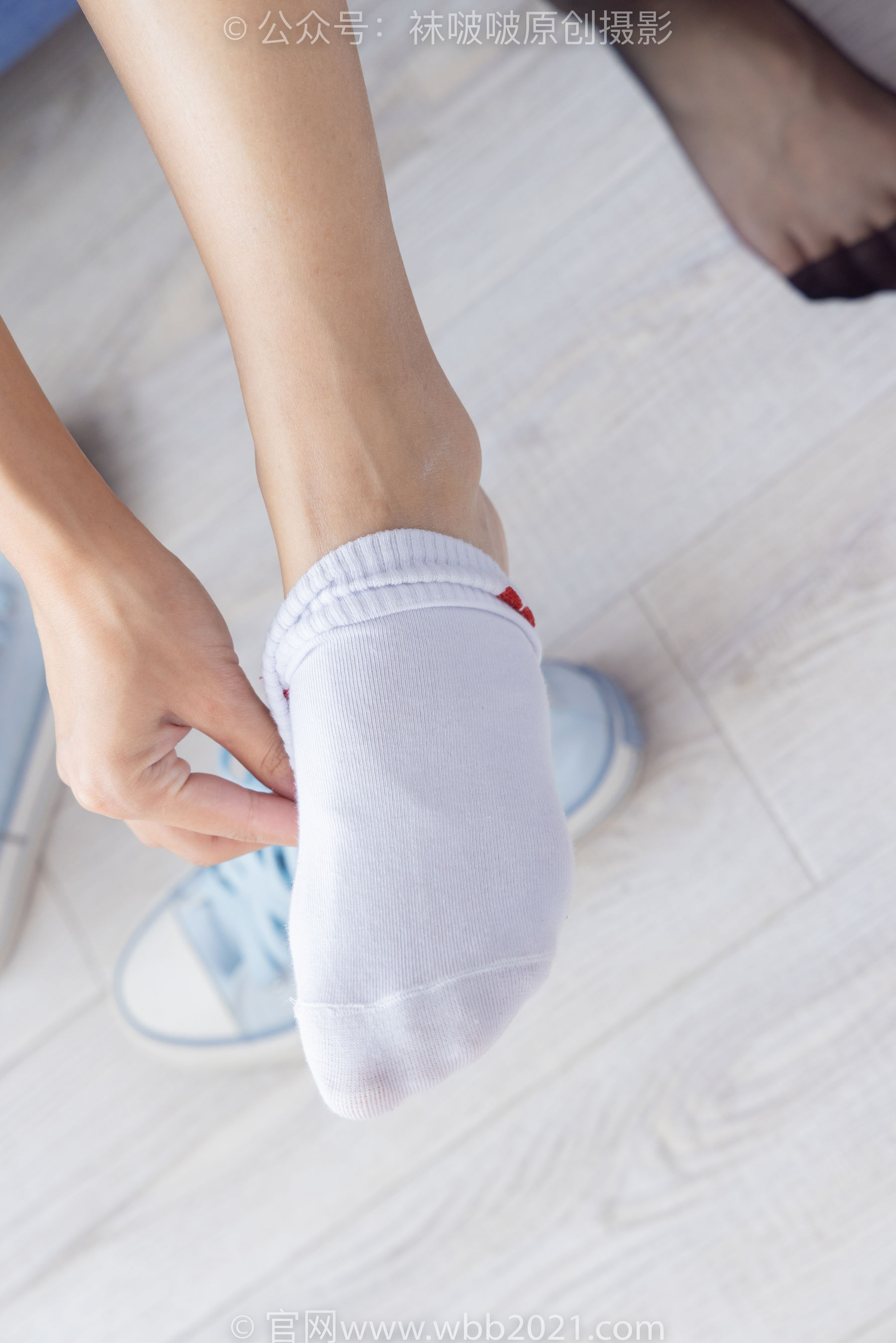 BoBoSocks袜啵啵 No.301 奶油 -两双板鞋、白棉袜、短黑丝、裸足