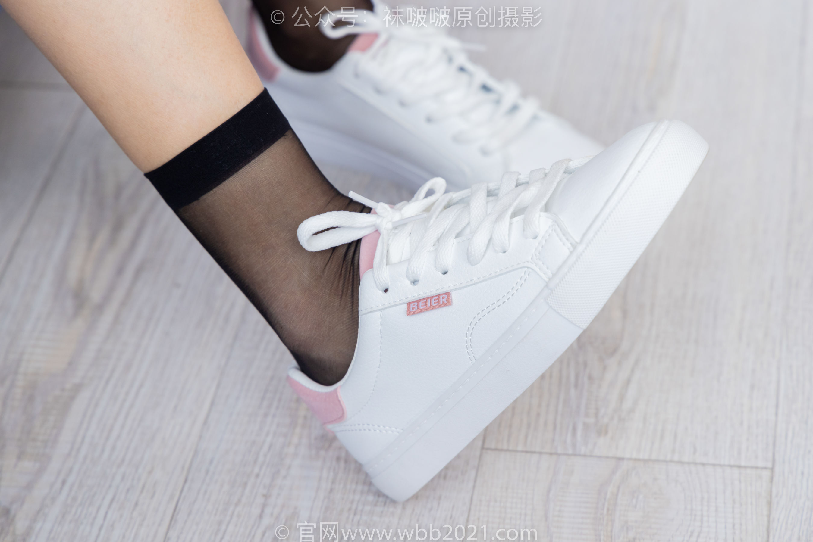 BoBoSocks袜啵啵 No.301 奶油 -两双板鞋、白棉袜、短黑丝、裸足