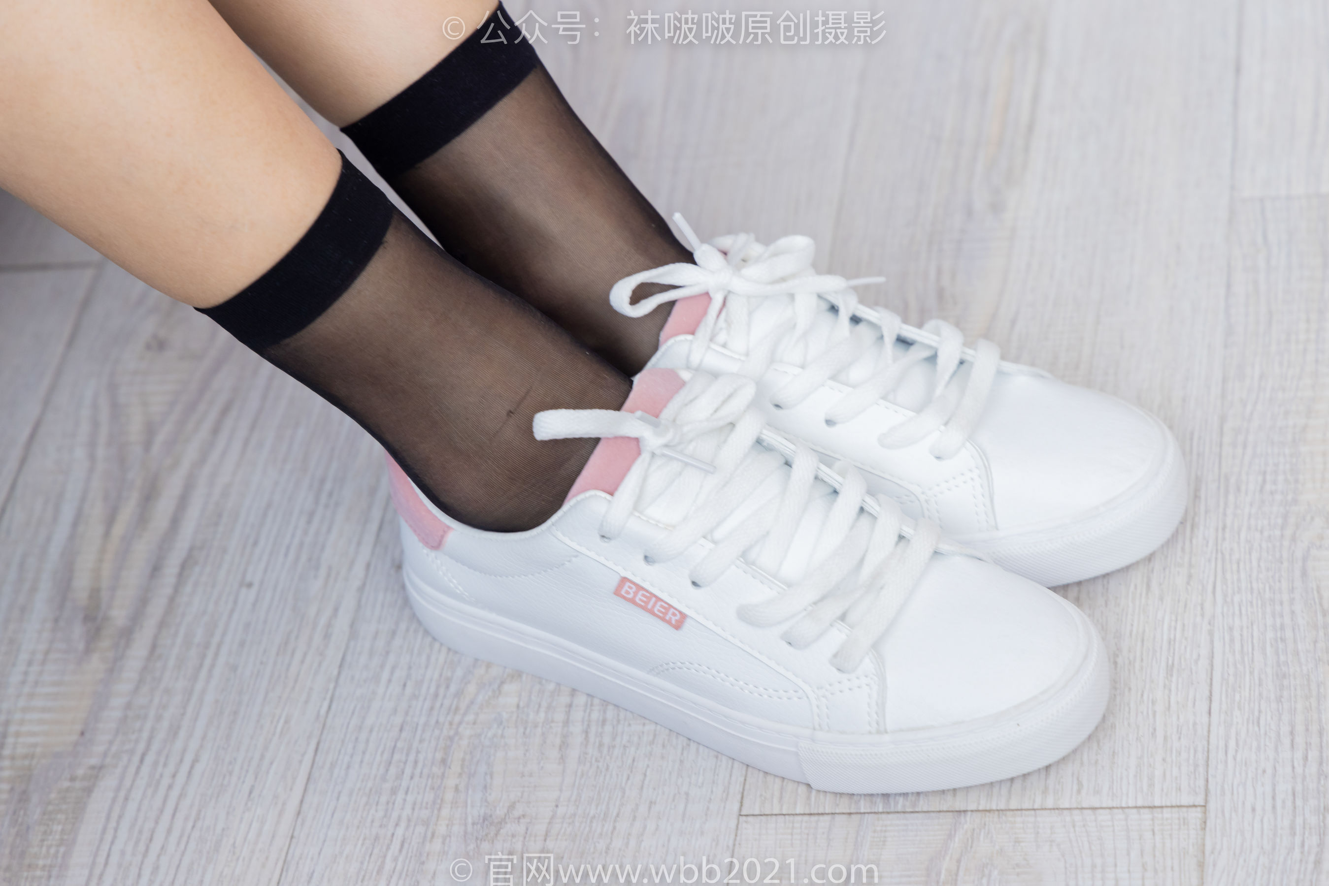 BoBoSocks袜啵啵 No.301 奶油 -两双板鞋、白棉袜、短黑丝、裸足