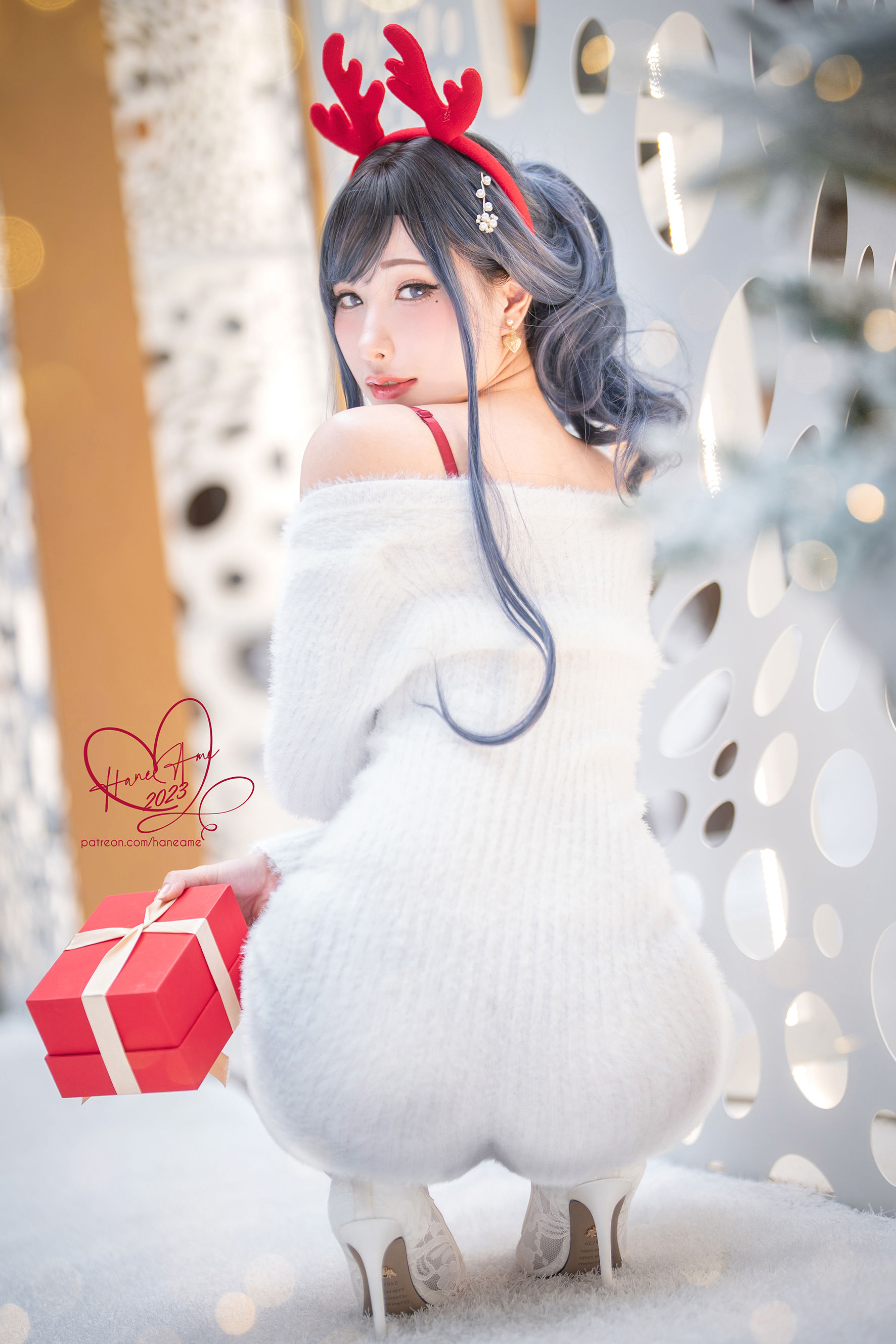 Hane Ame 雨波写真 - Original 2023 White Christmas Moose Onesan