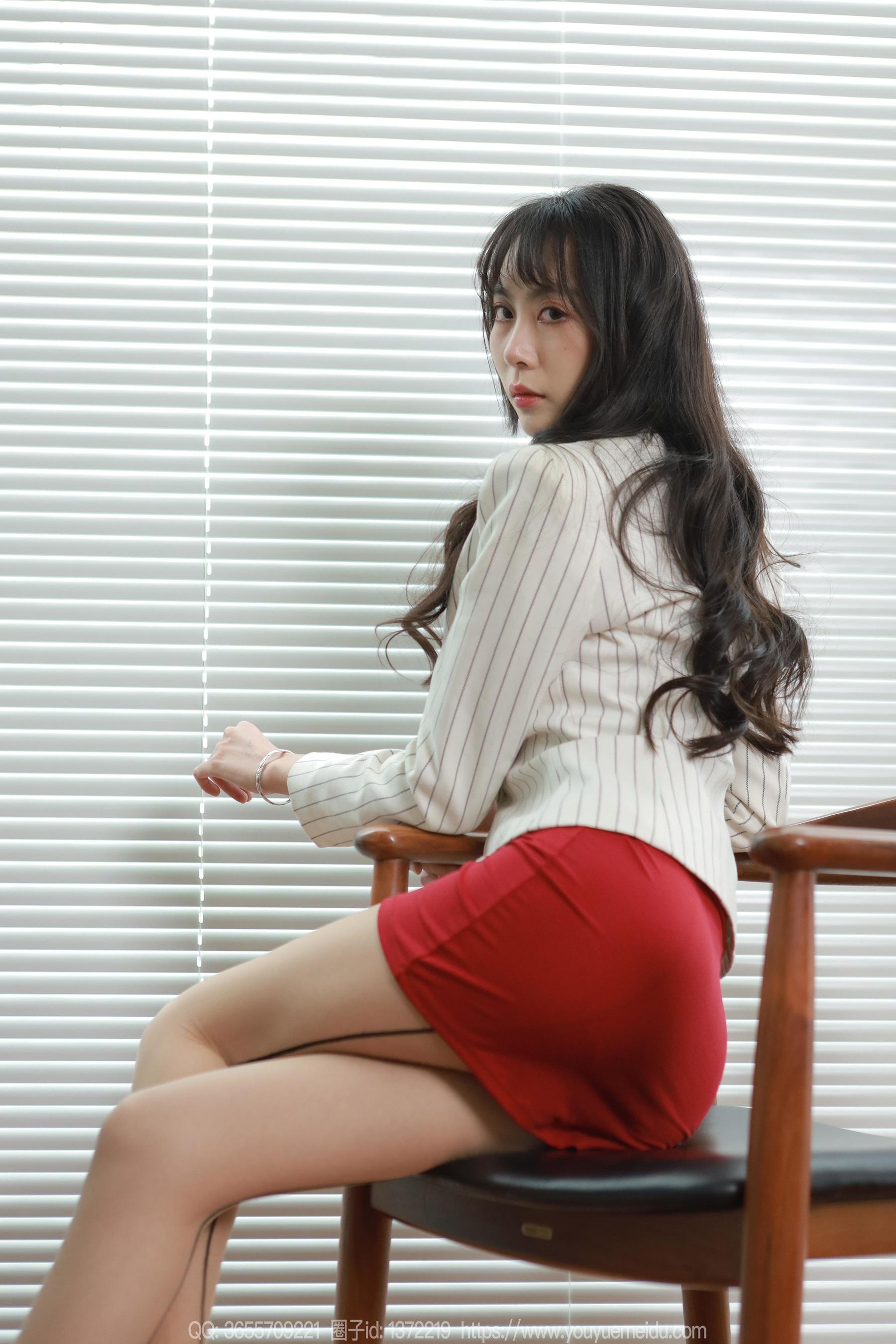 IESS异思趣向 - 模特： 团团 《红裙黑线》