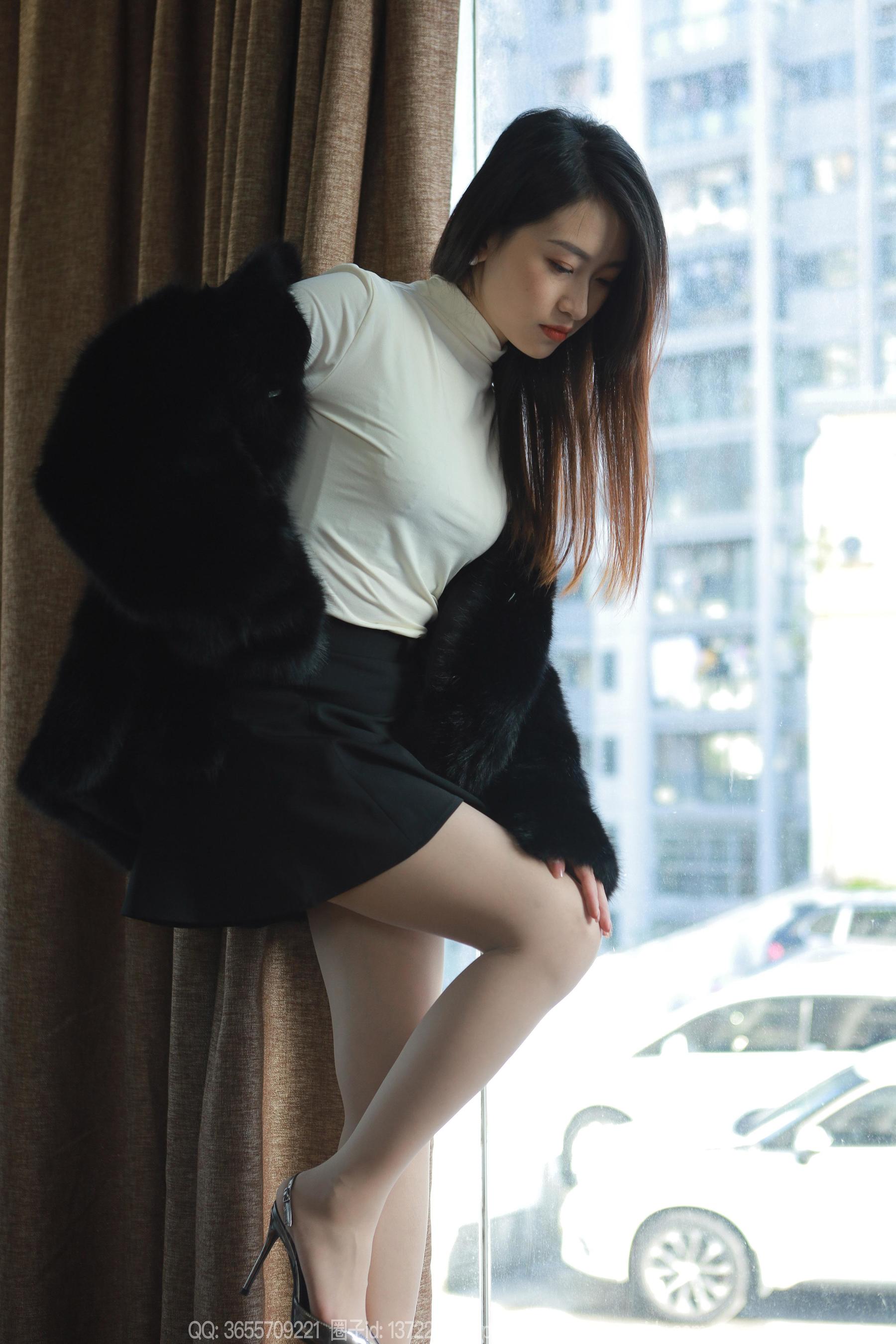 IESS异思趣向 - 模特： 小婕 《黑色大衣》