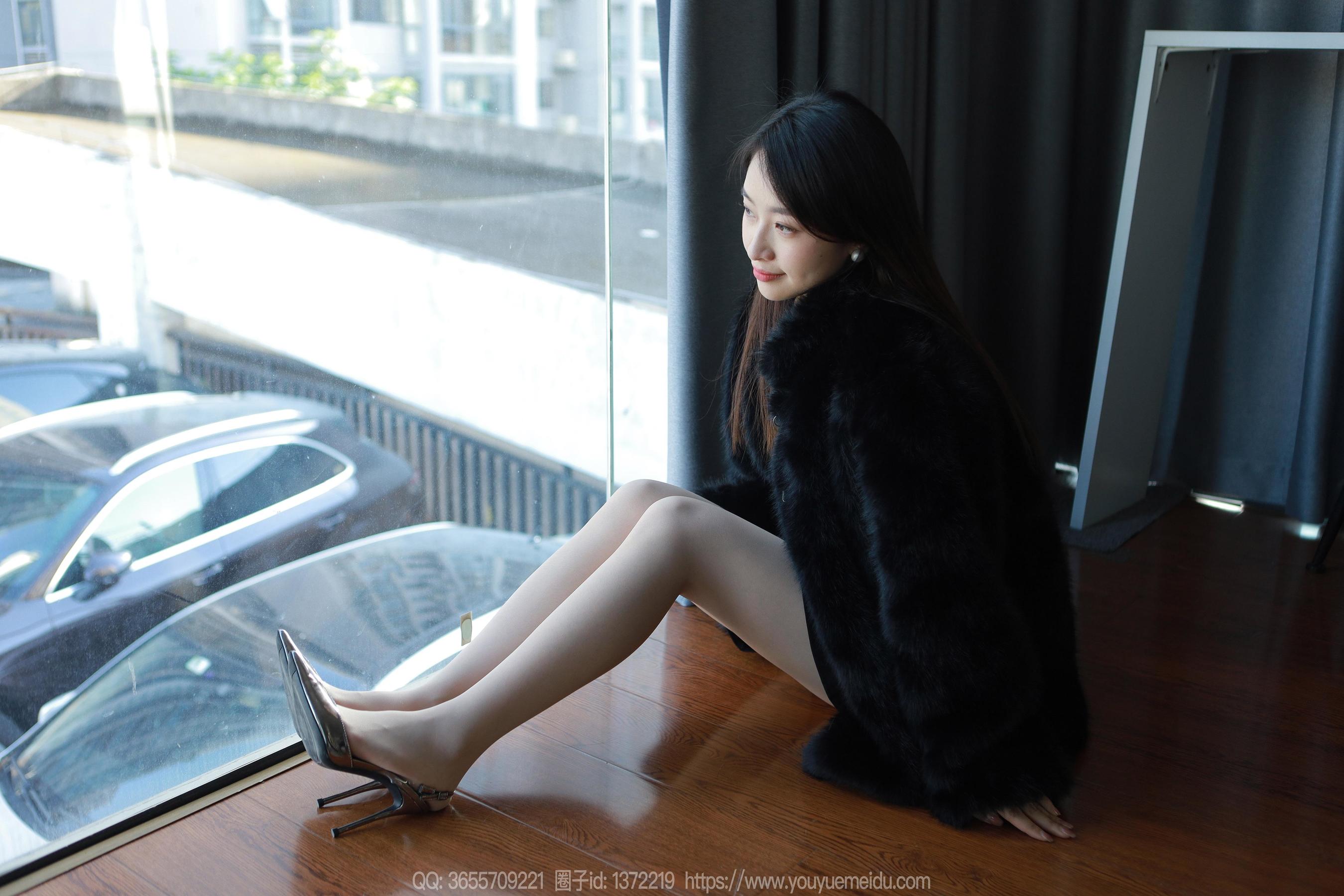 IESS异思趣向 - 模特： 小婕 《黑色大衣》
