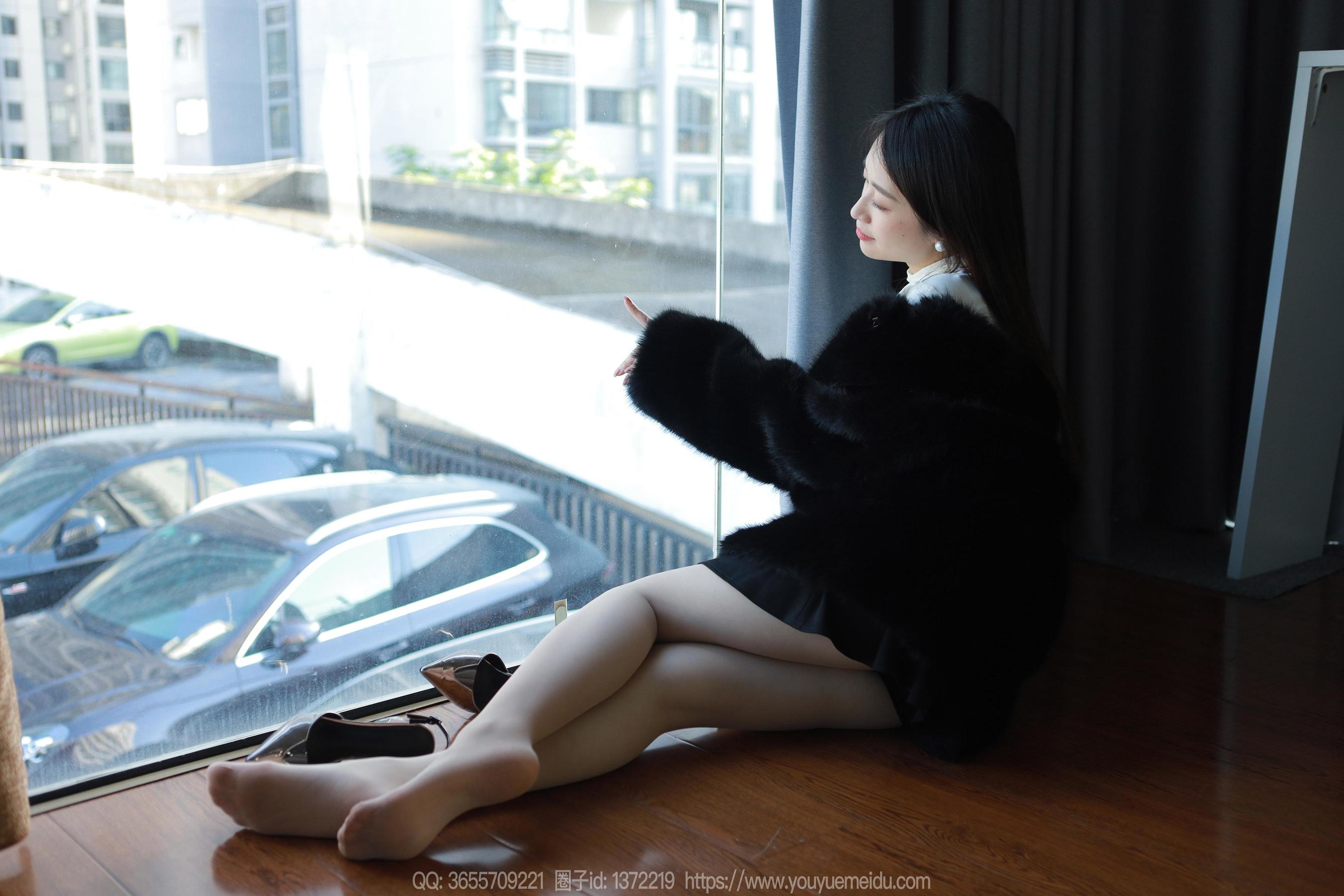 IESS异思趣向 - 模特： 小婕 《黑色大衣》